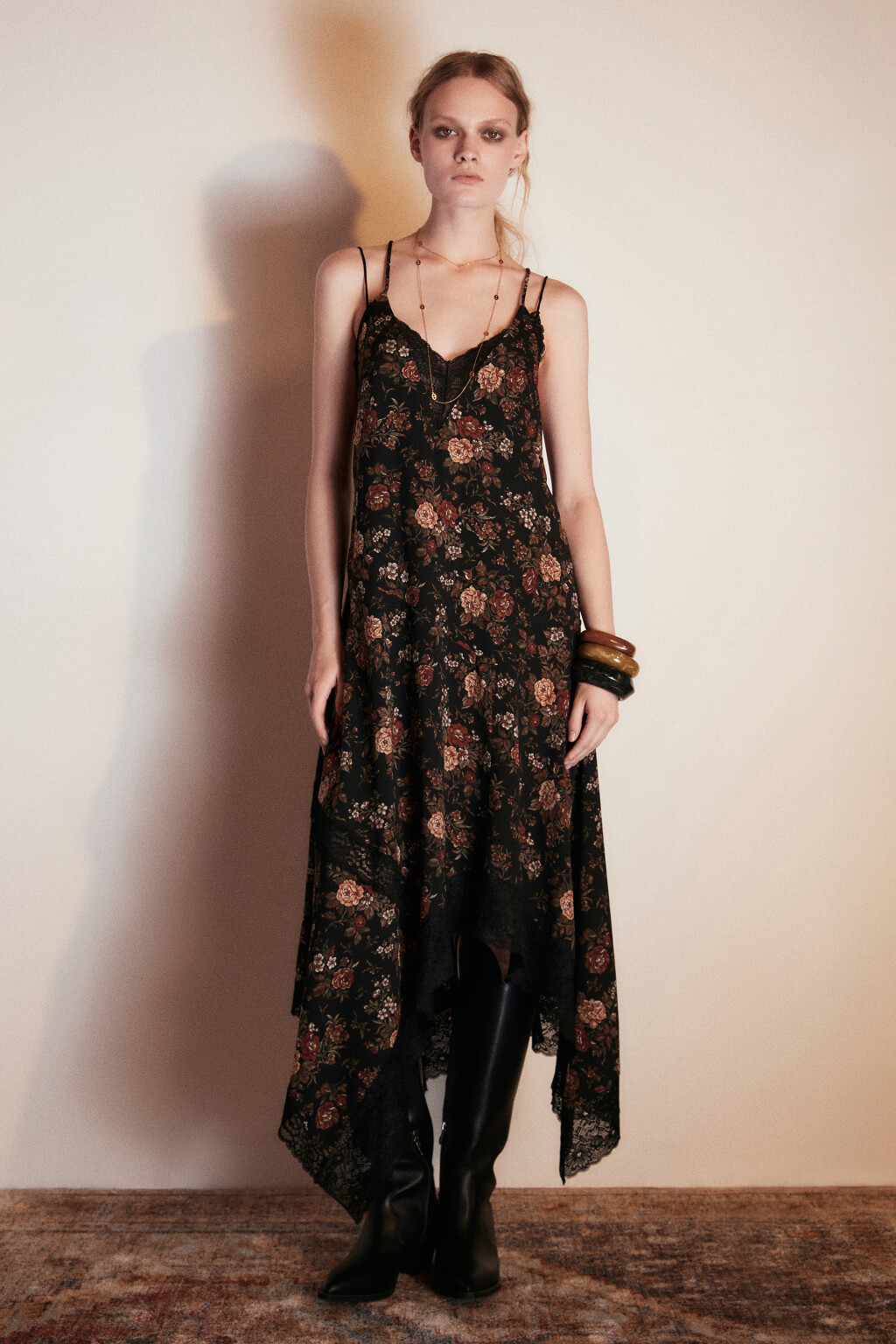 Платье асимметричное с кружевом и принтом - цвет мультиколор - 2