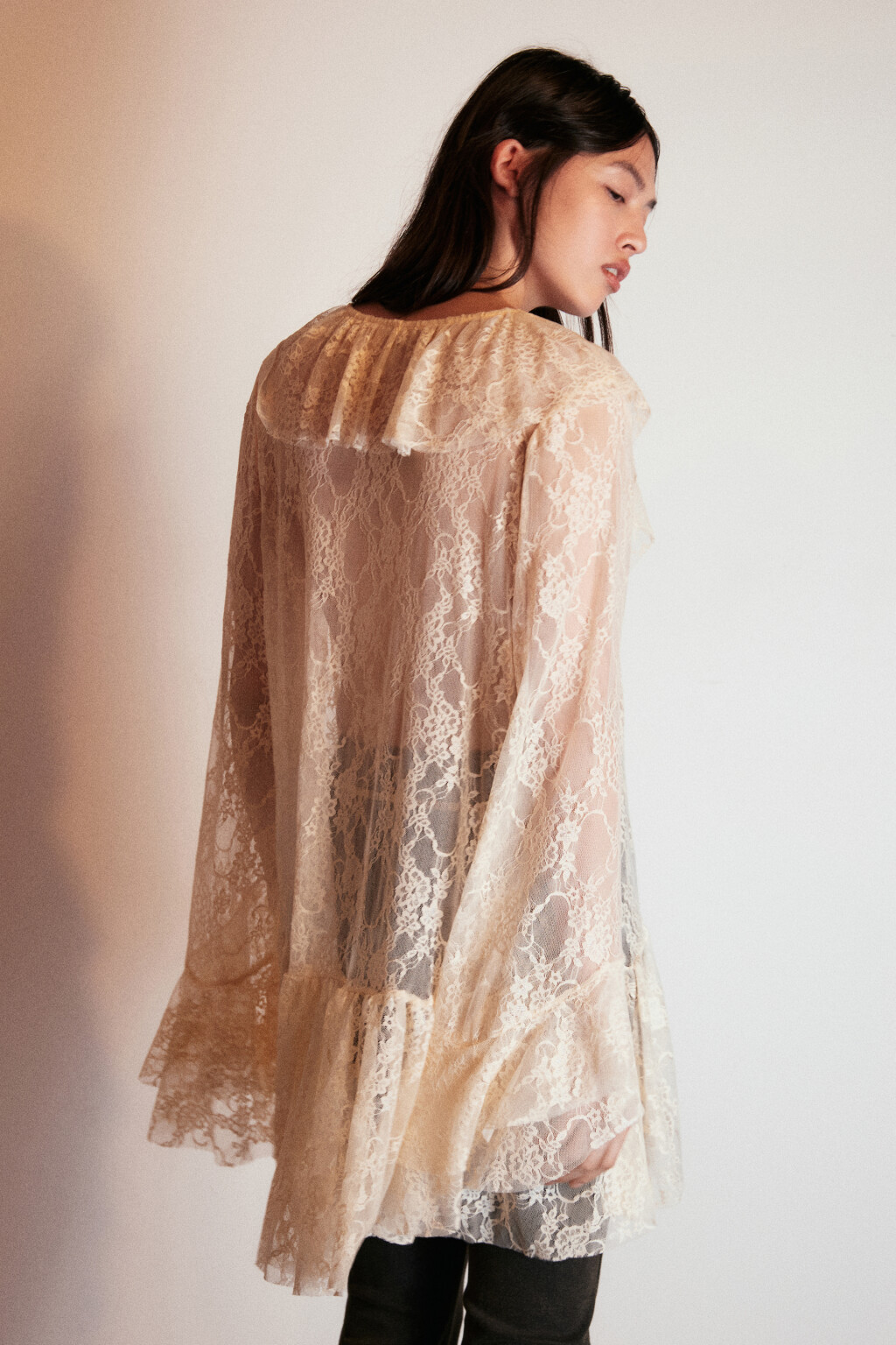 Платье-туника кружевное с воланами - цвет молочный - 4