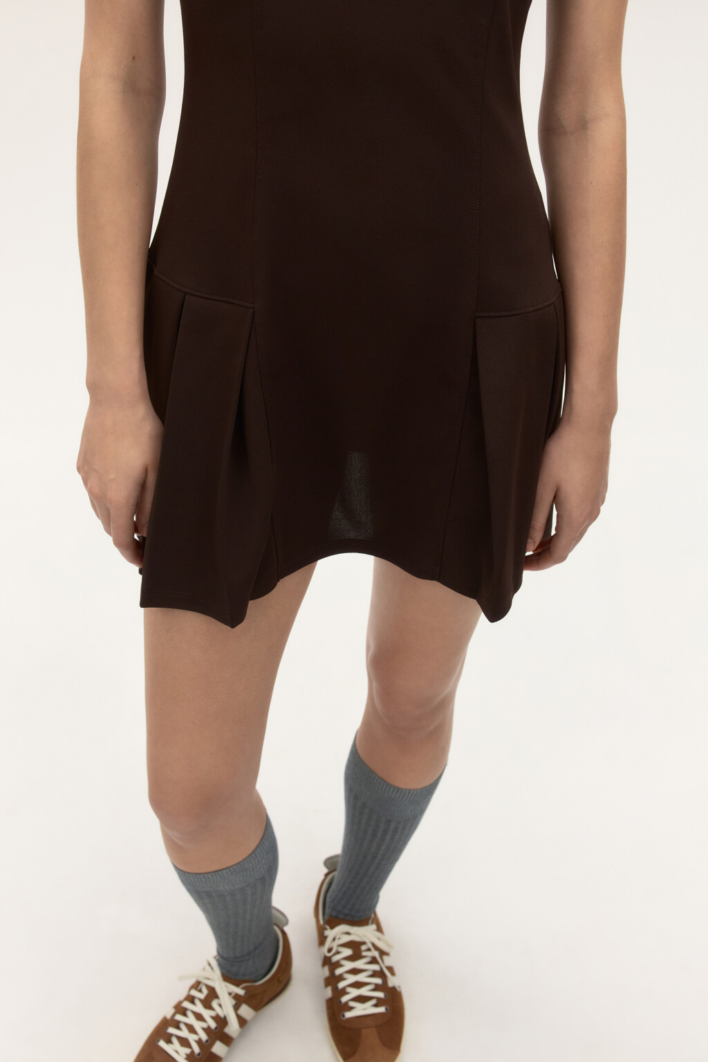 Платье-поло с юбкой в складку - цвет коричневый - 7