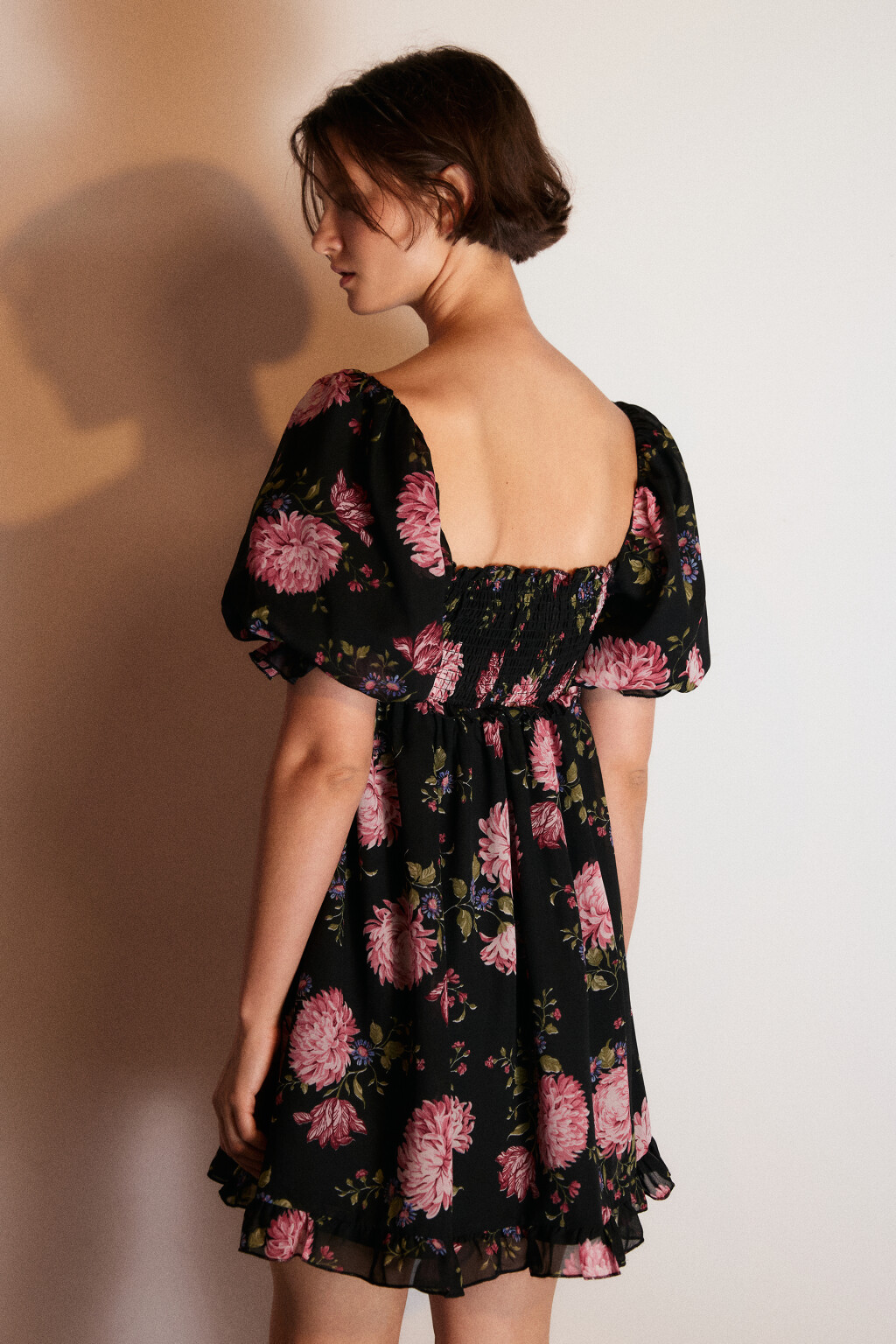 Платье мини шифоновое с оборками - цвет мультиколор - 4