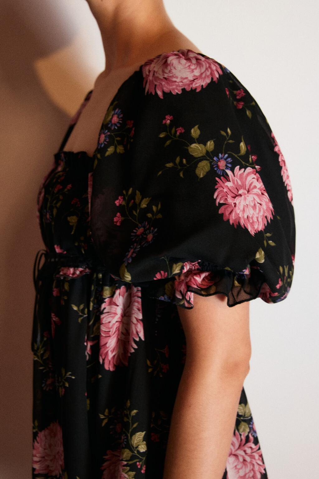 Платье мини шифоновое с оборками - цвет мультиколор - 7