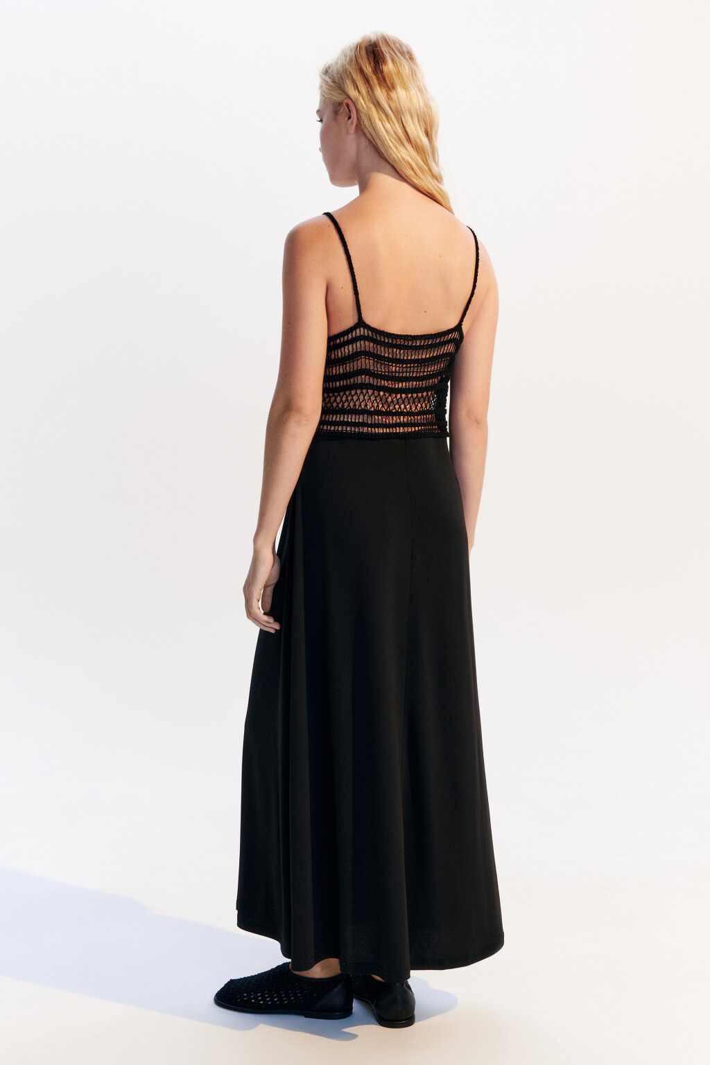 Платье миди с ажурным лифом - цвет черный - 4