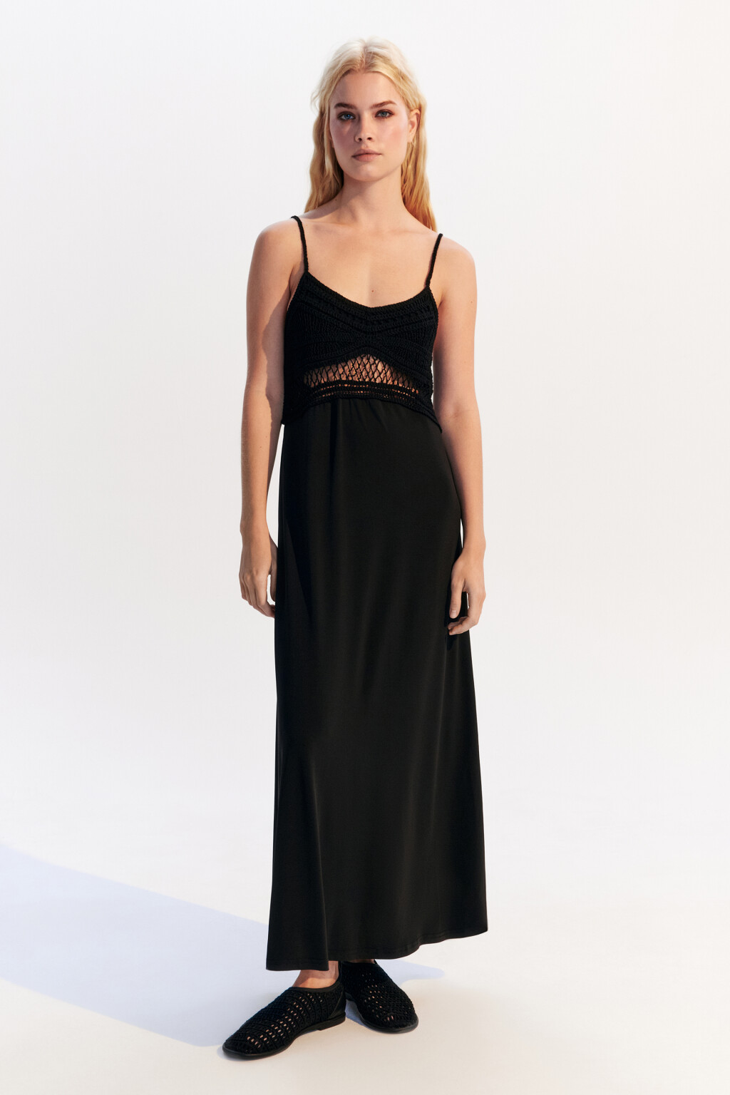 Платье миди с ажурным лифом - цвет черный - 5