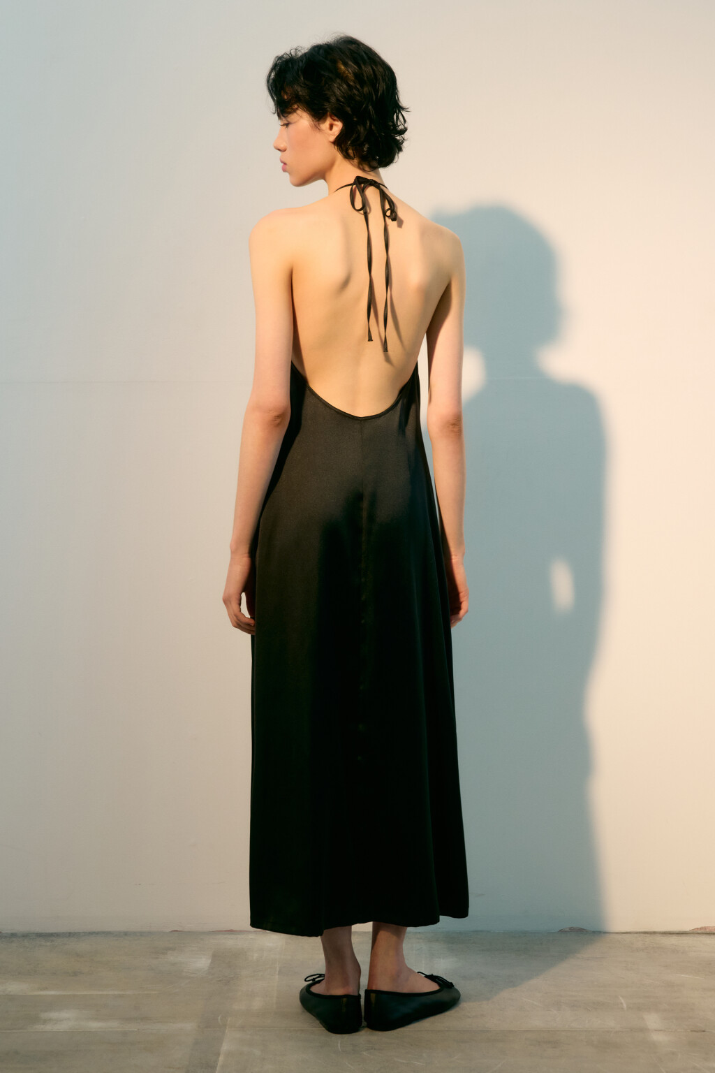 Платье-трапеция атласное с завязками - цвет черный - 3