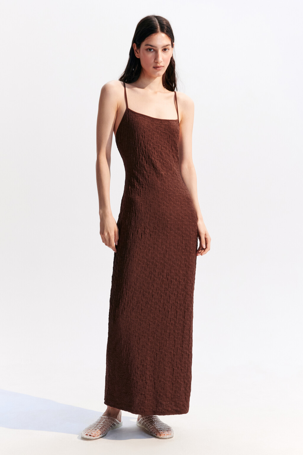 Платье-футляр макси из жатой ткани - цвет коричневый - 3