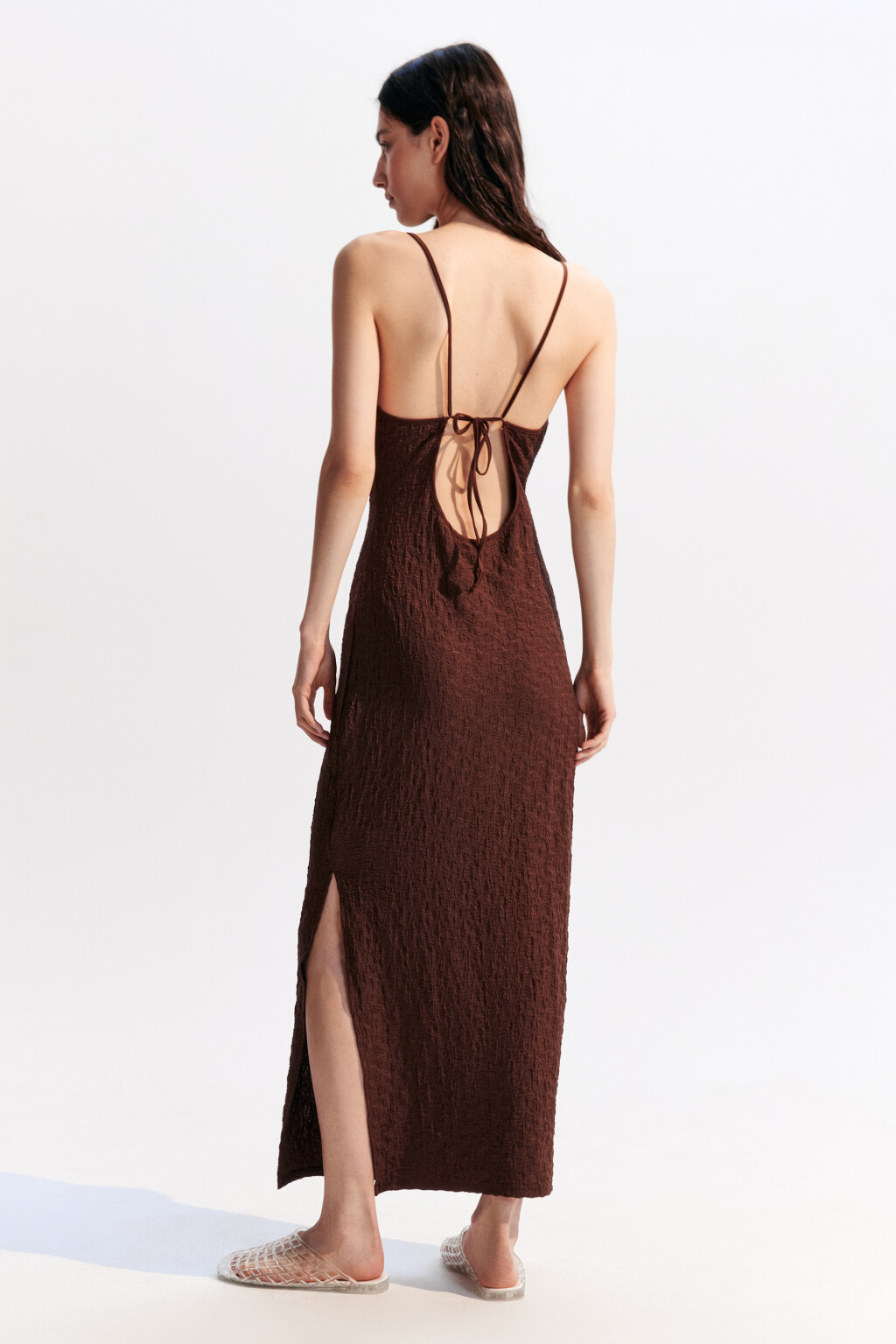 Платье-футляр макси из жатой ткани - цвет коричневый - 4