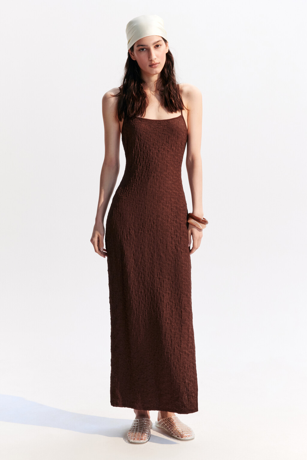 Платье-футляр макси из жатой ткани - цвет коричневый - 5