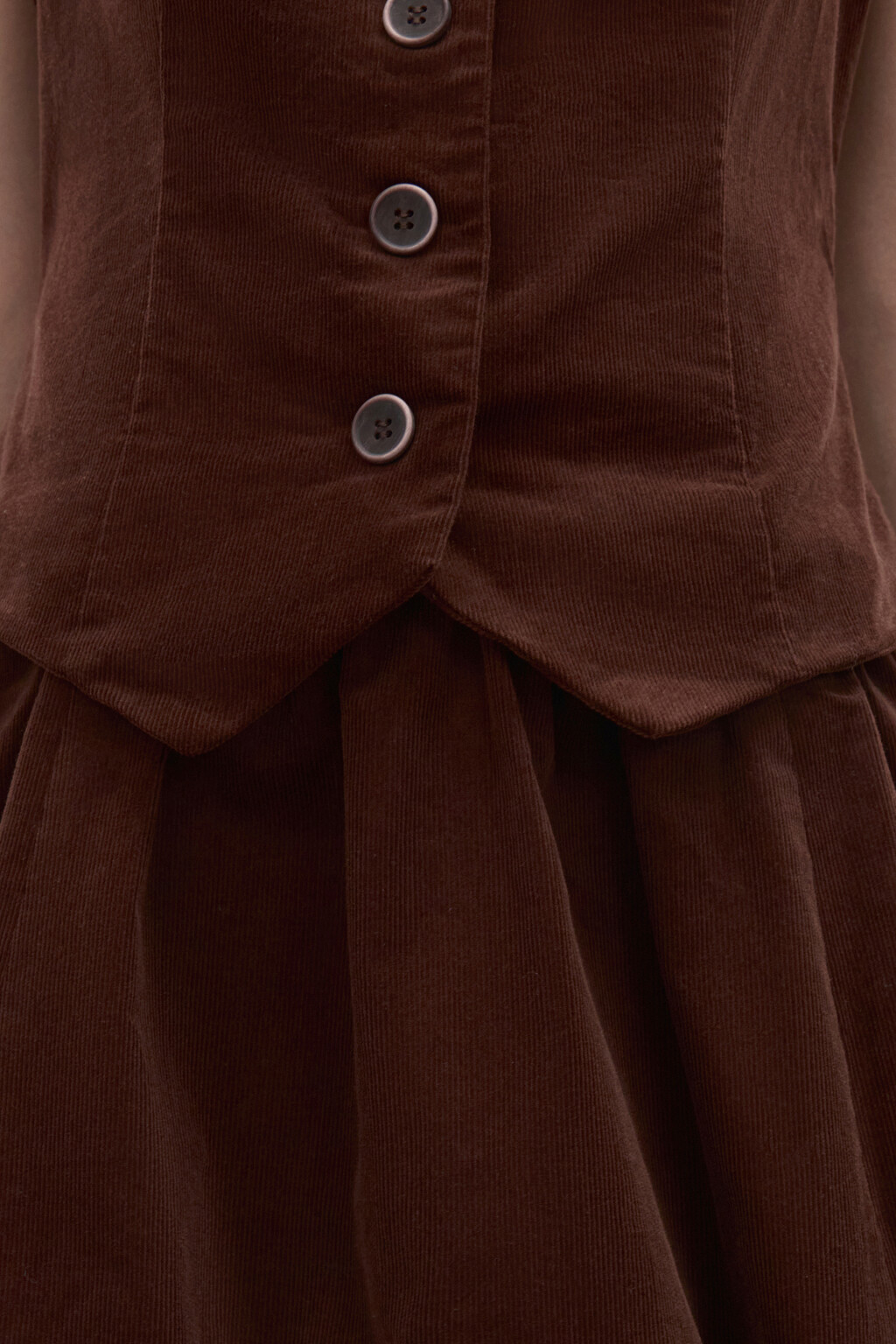 Платье с жилеткой и пышной юбкой - цвет коричневый - 7