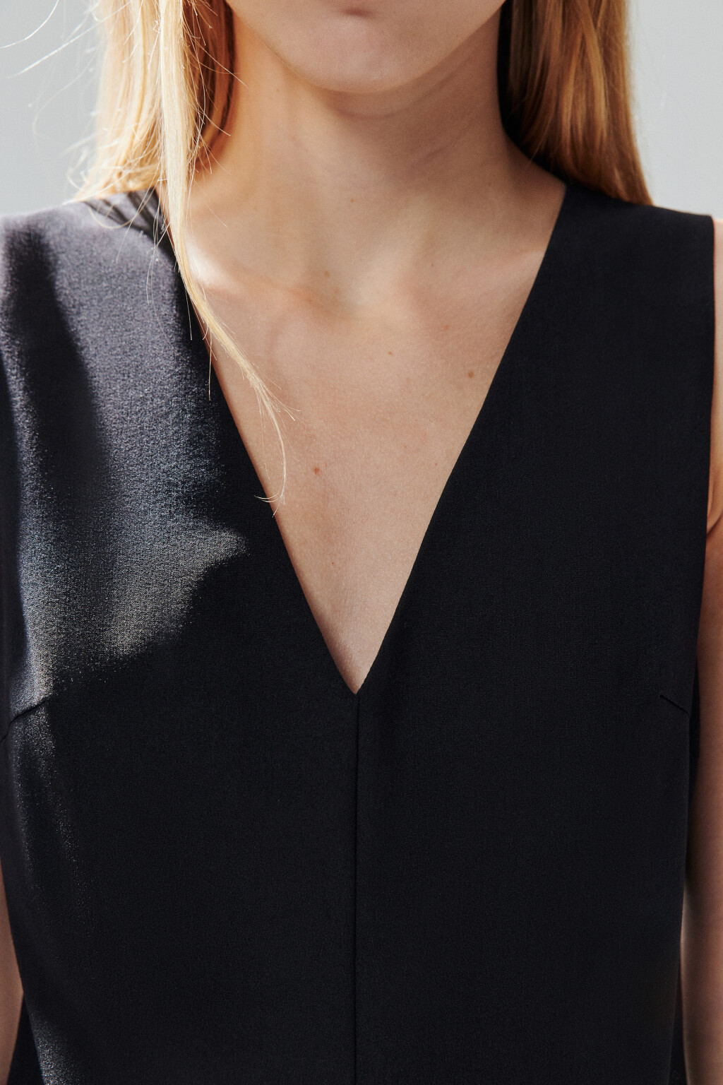 Платье-сарафан костюмное с ремнем - цвет черный - 6