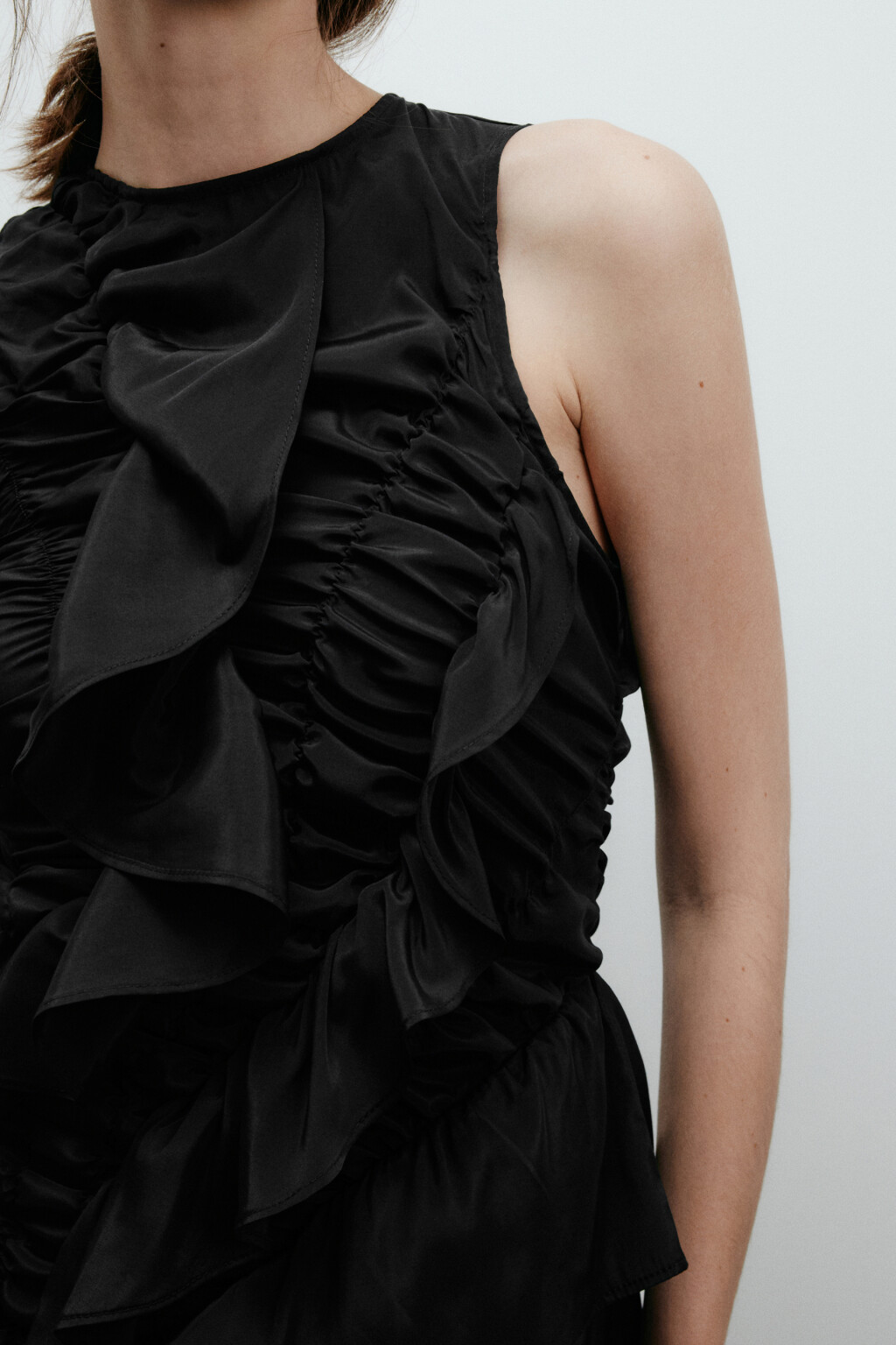 Платье мини с асимметричными воланами - цвет черный - 7
