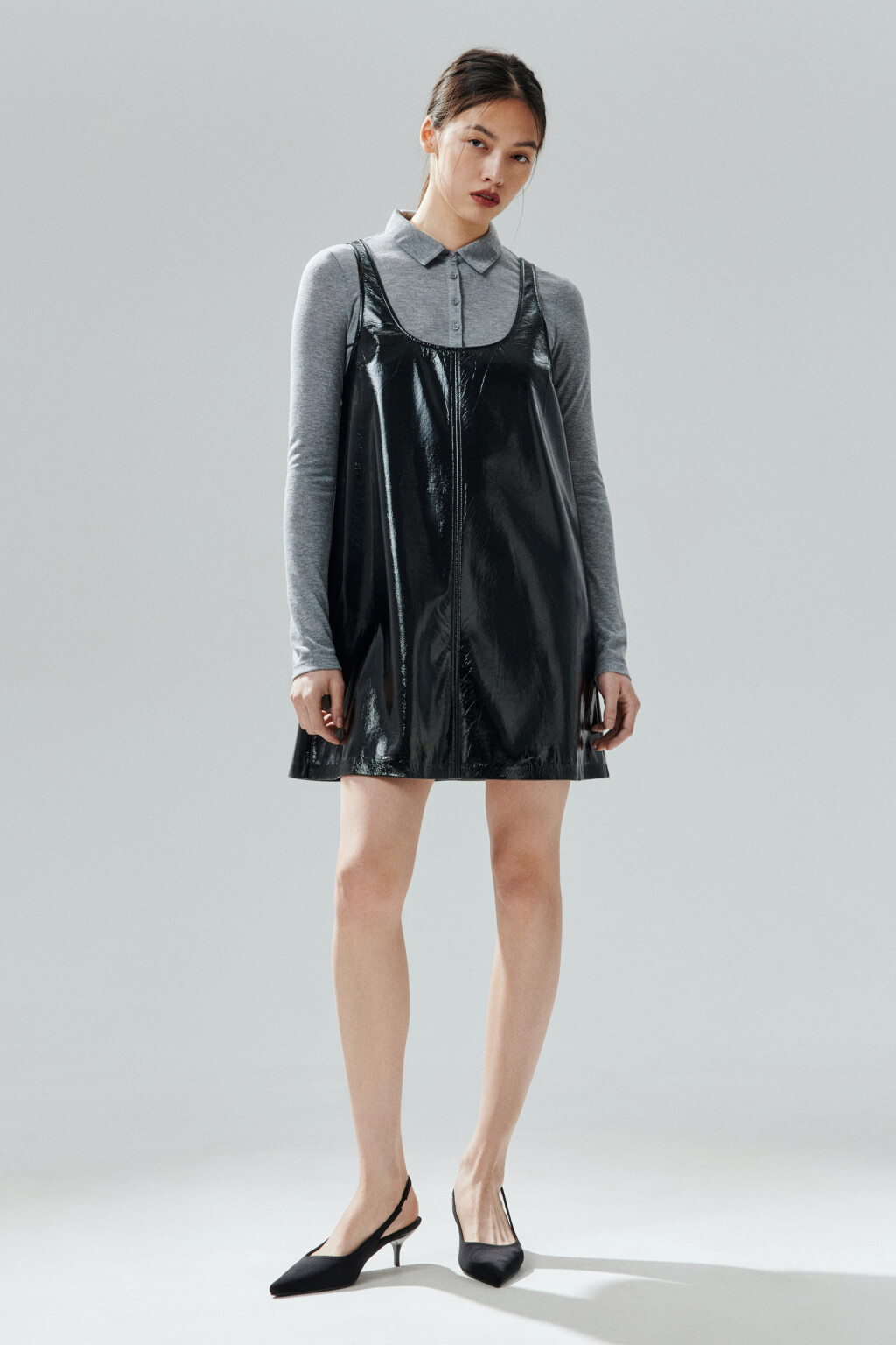 Платье-сарафан мини лаковое - цвет черный - 6