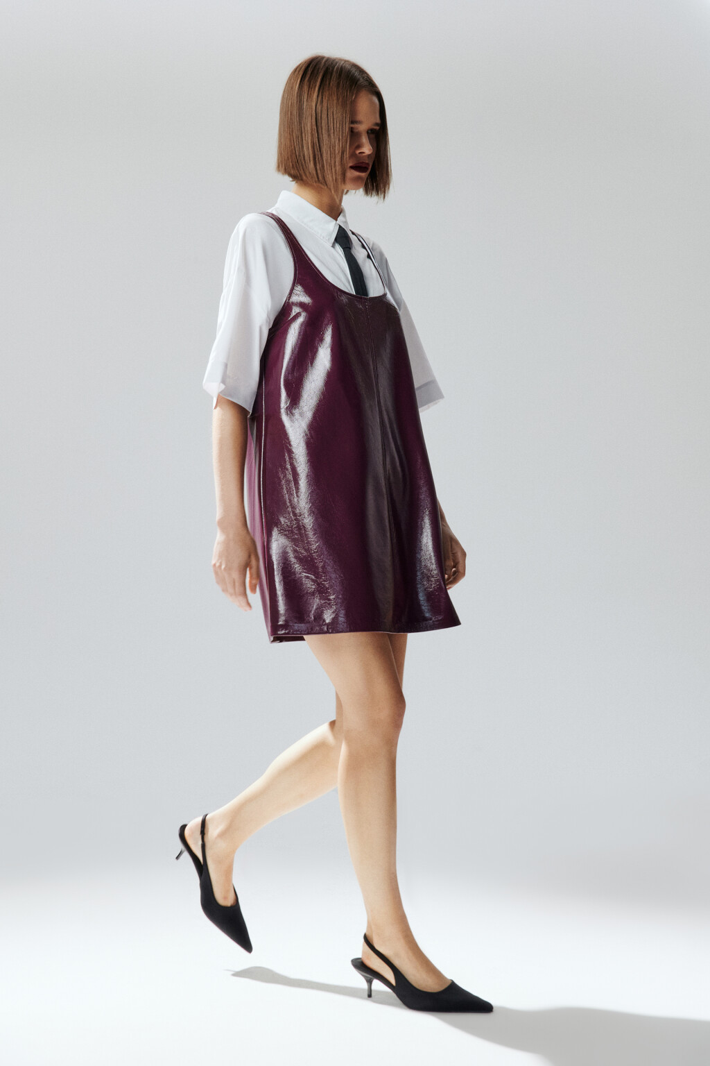 Платье-сарафан мини лаковое - цвет бордовый - 2