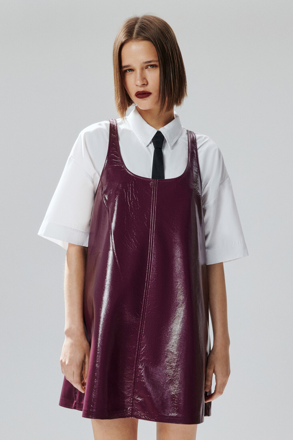 Платье-сарафан мини лаковое - цвет бордовый - 3