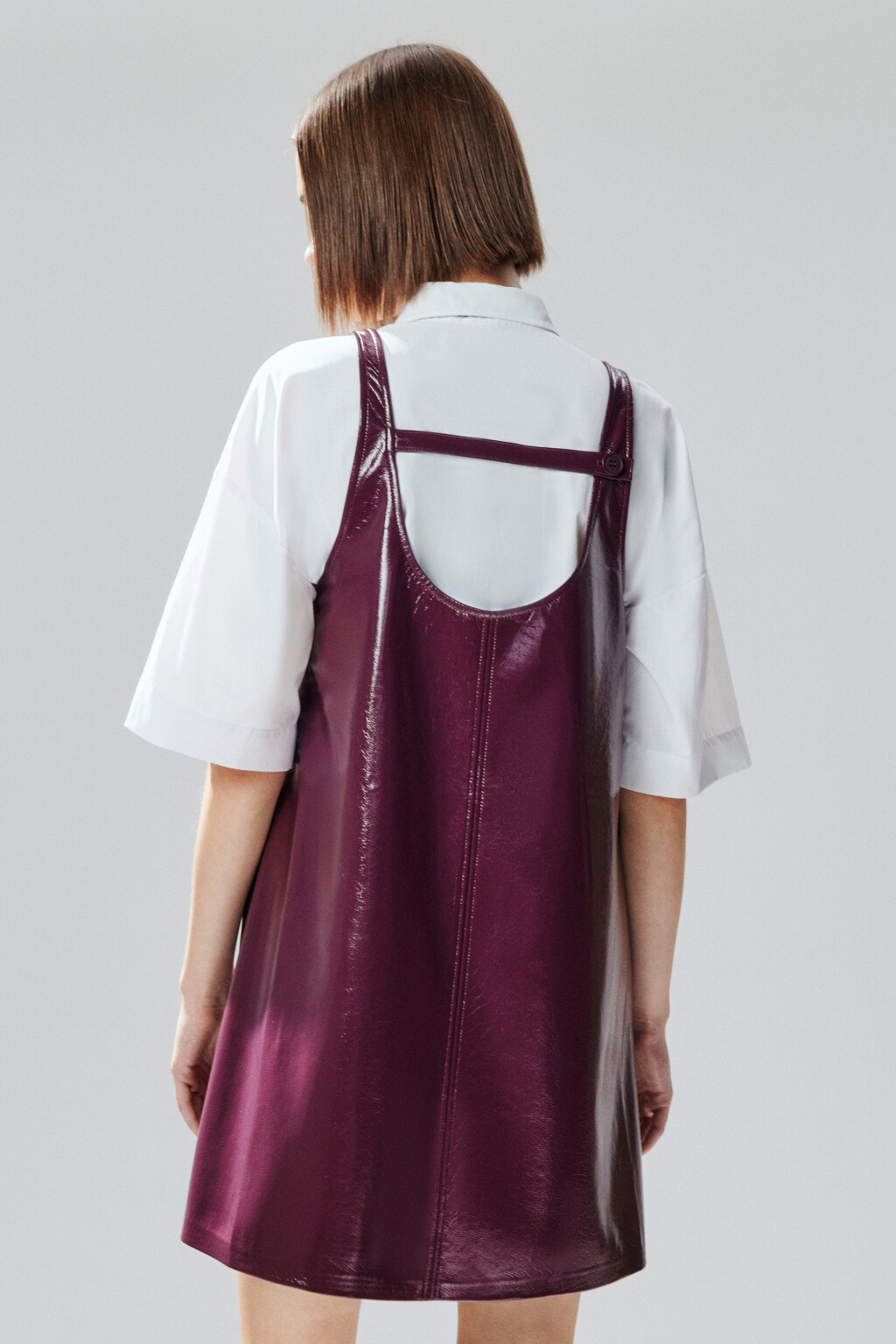 Платье-сарафан мини лаковое - цвет бордовый - 4