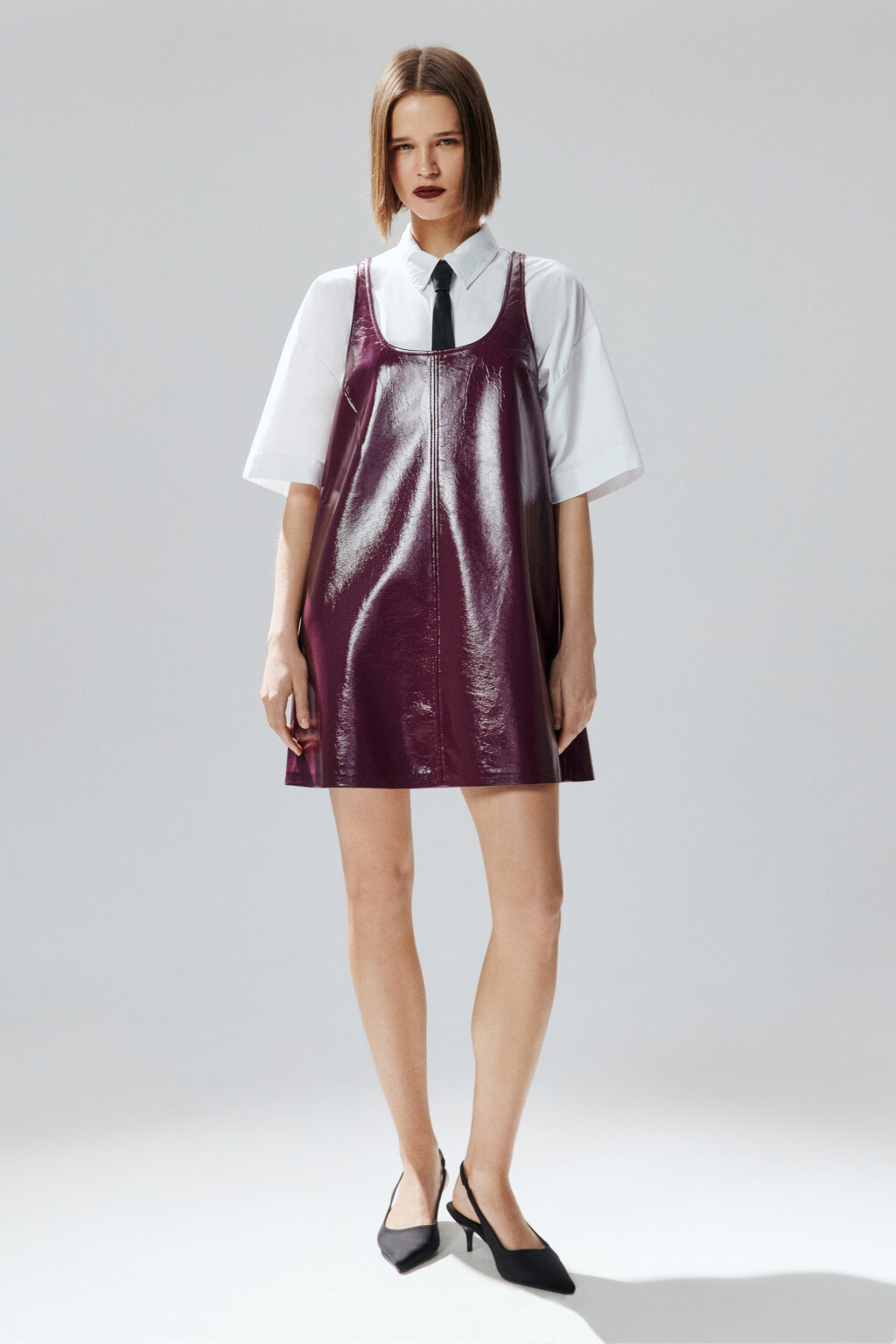 Платье-сарафан мини лаковое - цвет бордовый - 5