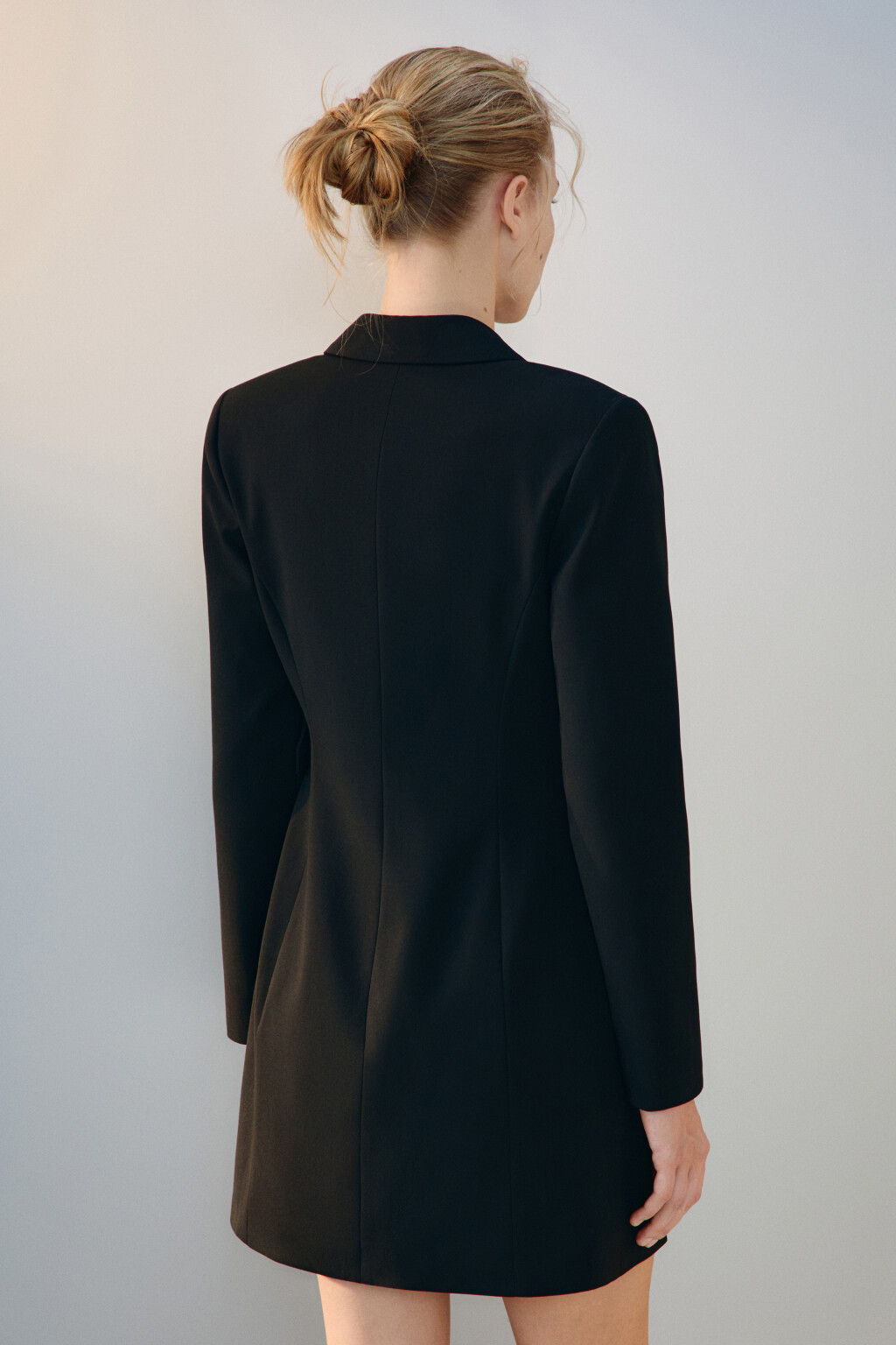 Платье-пиджак мини с ремешком - цвет черный - 3