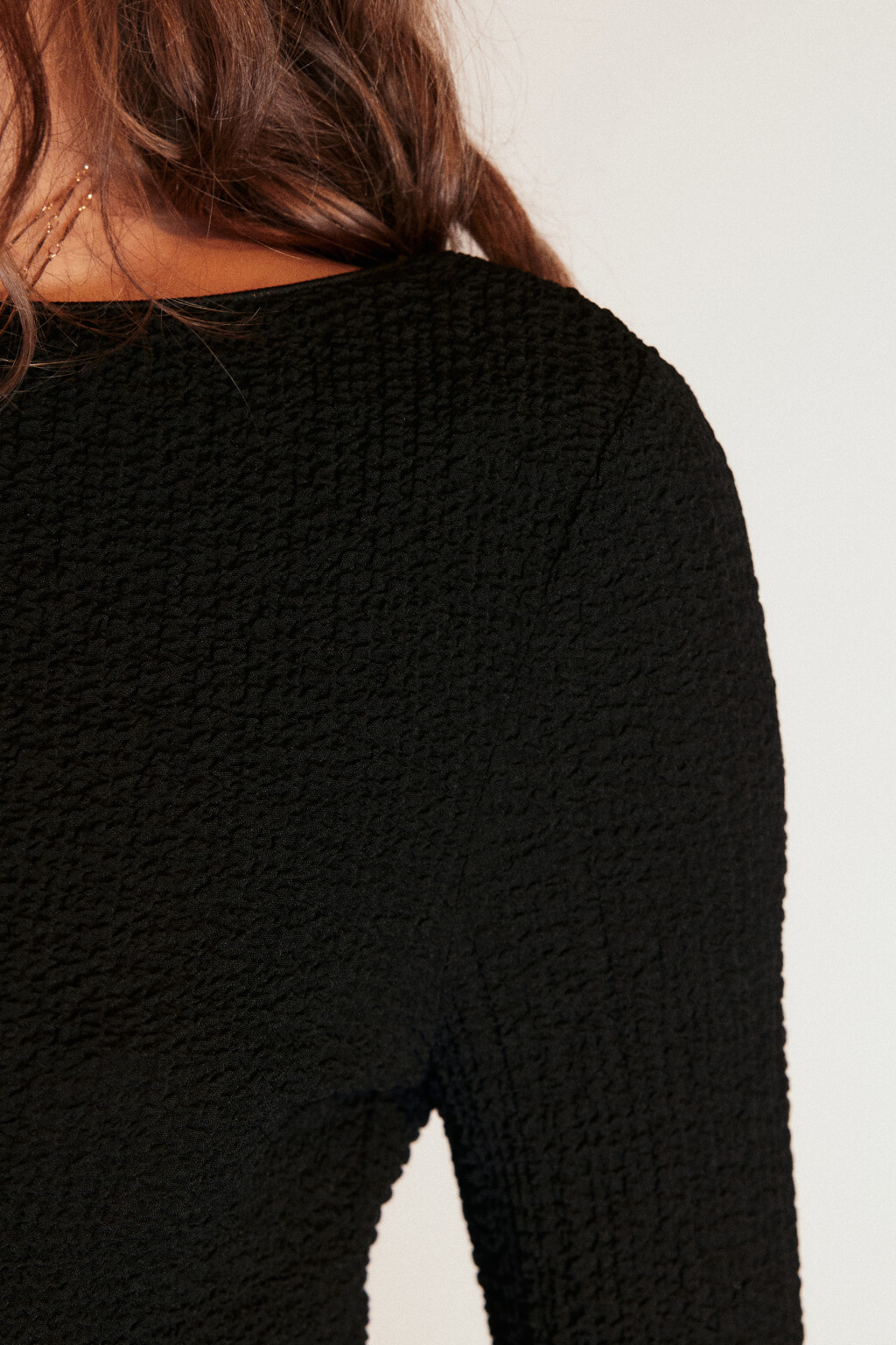 Платье-футляр с вырезом на талии - цвет черный - 7