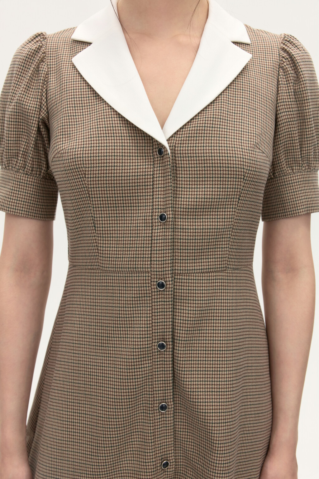 Платье мини с белым воротничком - цвет бежевый - 4