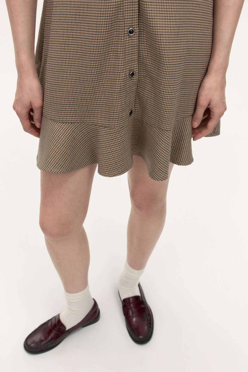 Платье мини с белым воротничком - цвет бежевый - 5