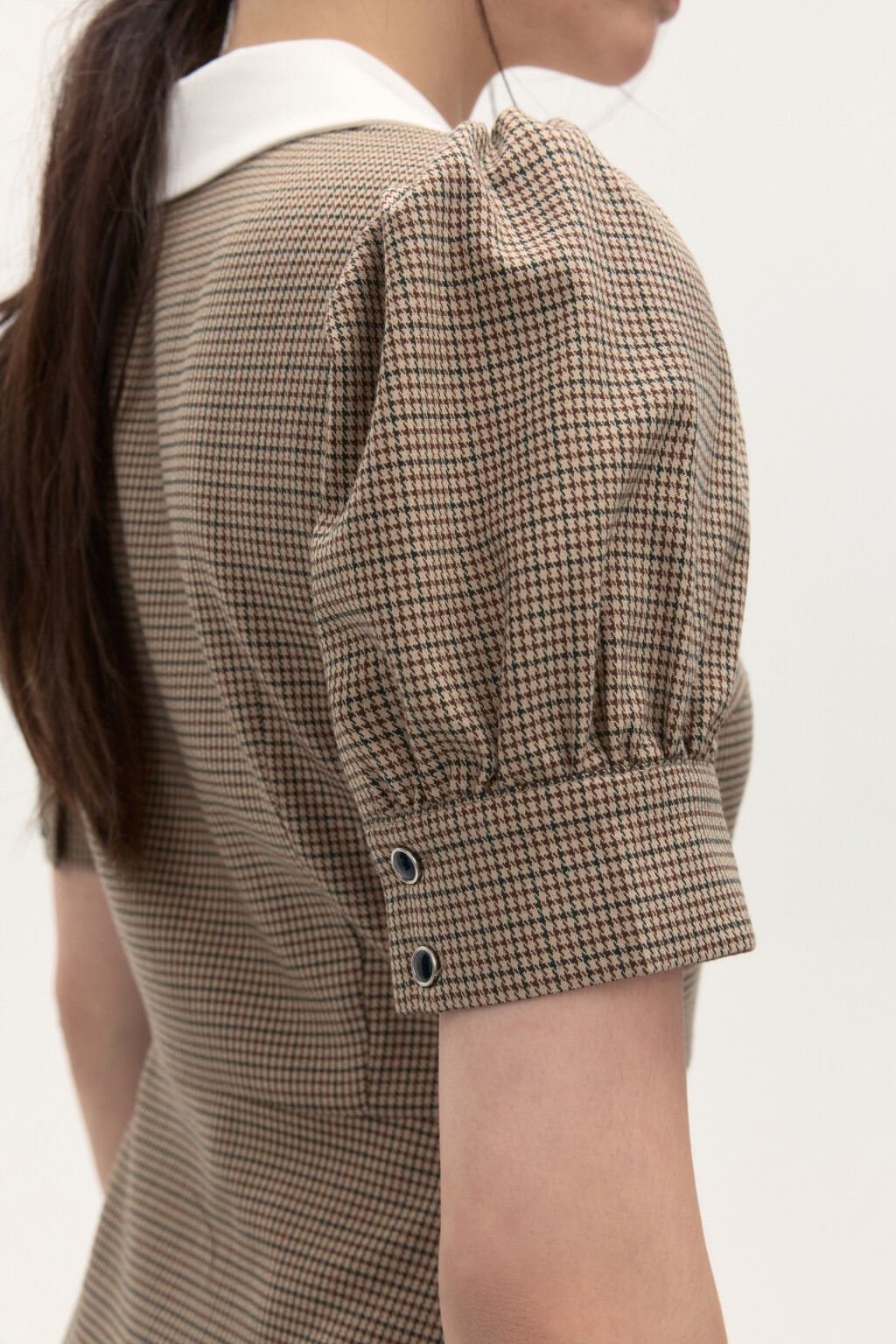 Платье мини с белым воротничком - цвет бежевый - 6