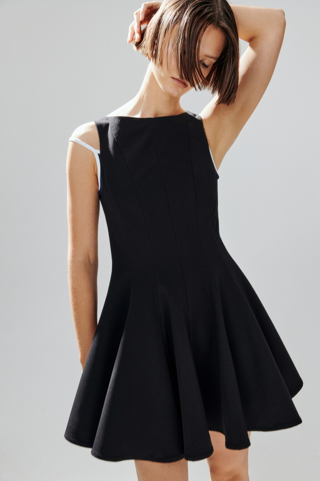 Платье мини с пышной юбкой - цвет черный - 2