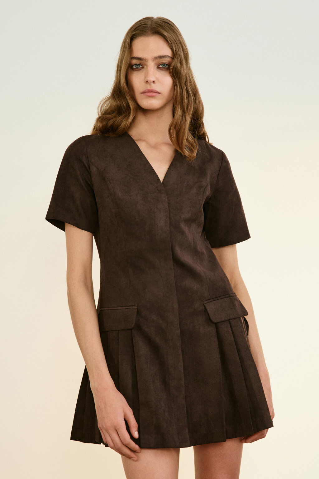 Платье бархатное с юбкой в складку - цвет коричневый - 2