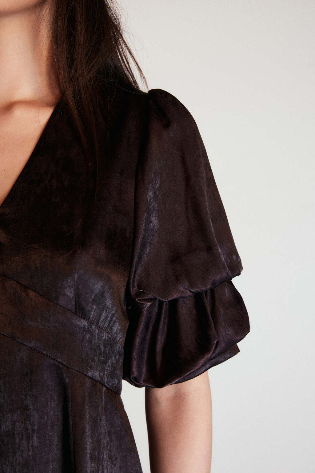 Платье мини с пышными рукавами - цвет коричневый - 6