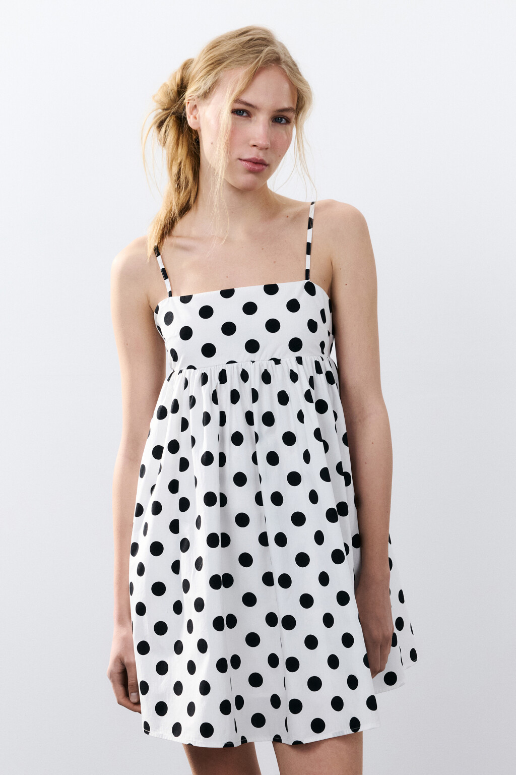 Платье-сарафан мини с завязками - цвет белый - 4