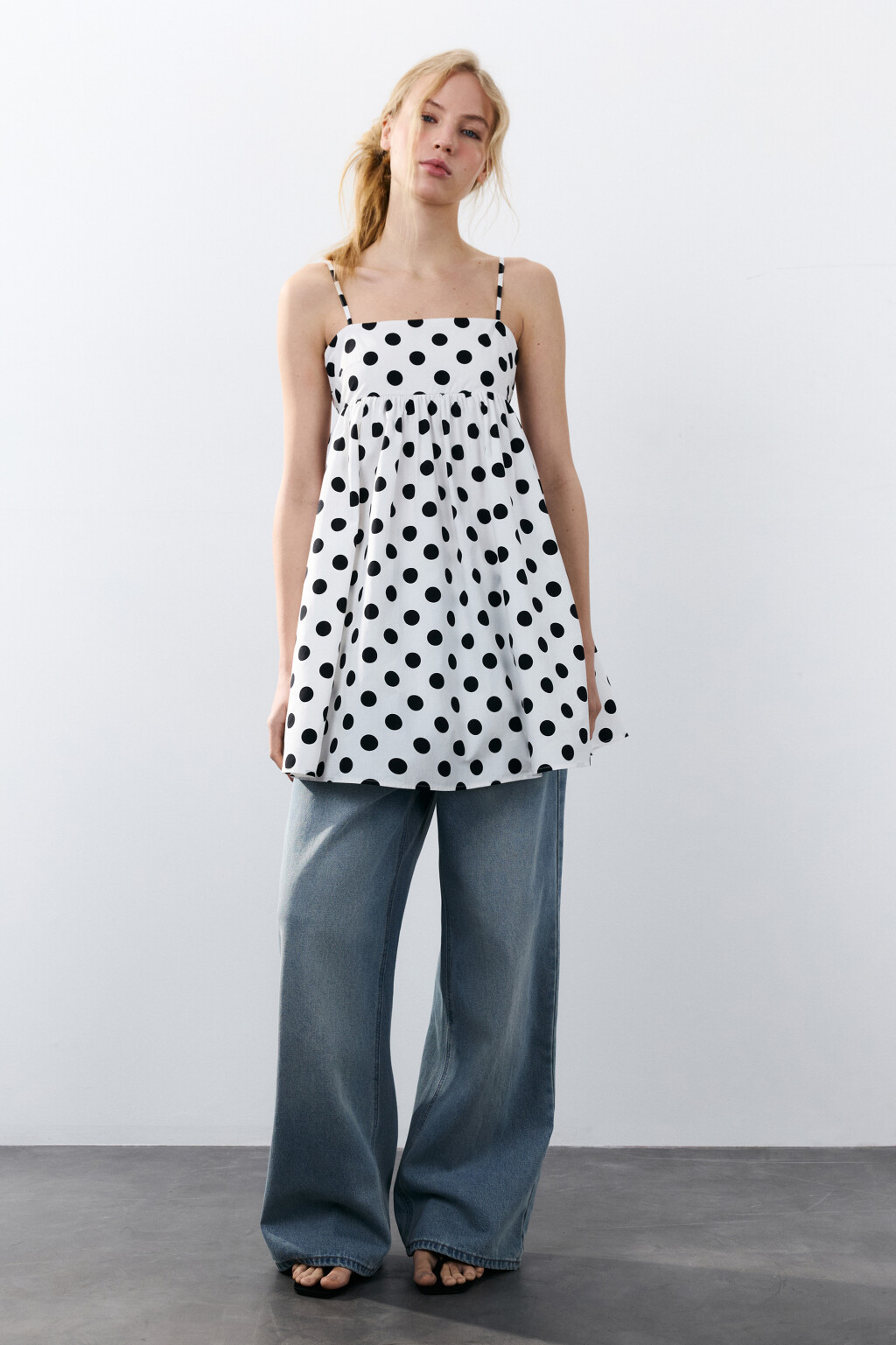 Платье-сарафан мини с завязками - цвет белый - 6