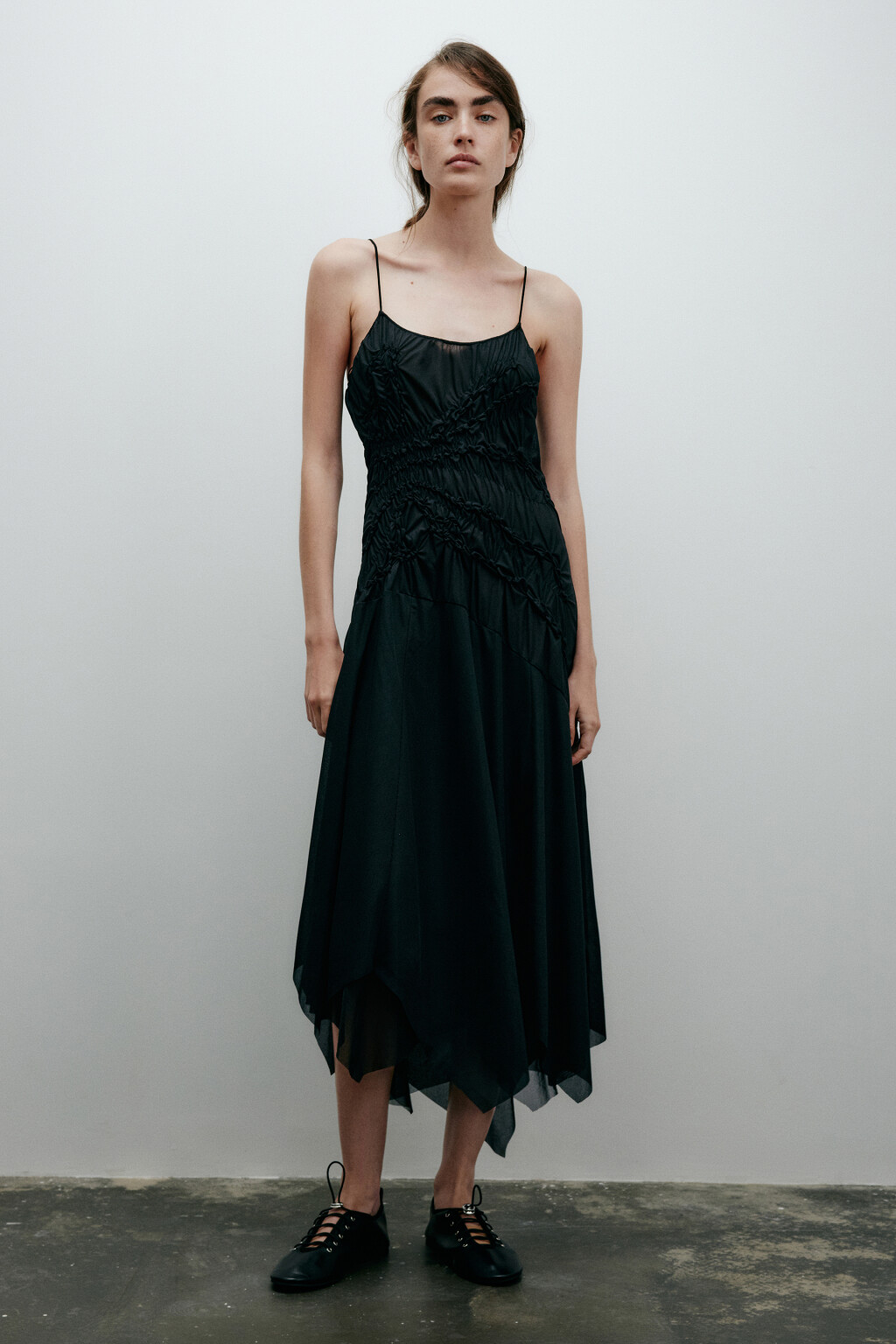 Платье асимметричное на бретельках - цвет черный - 3