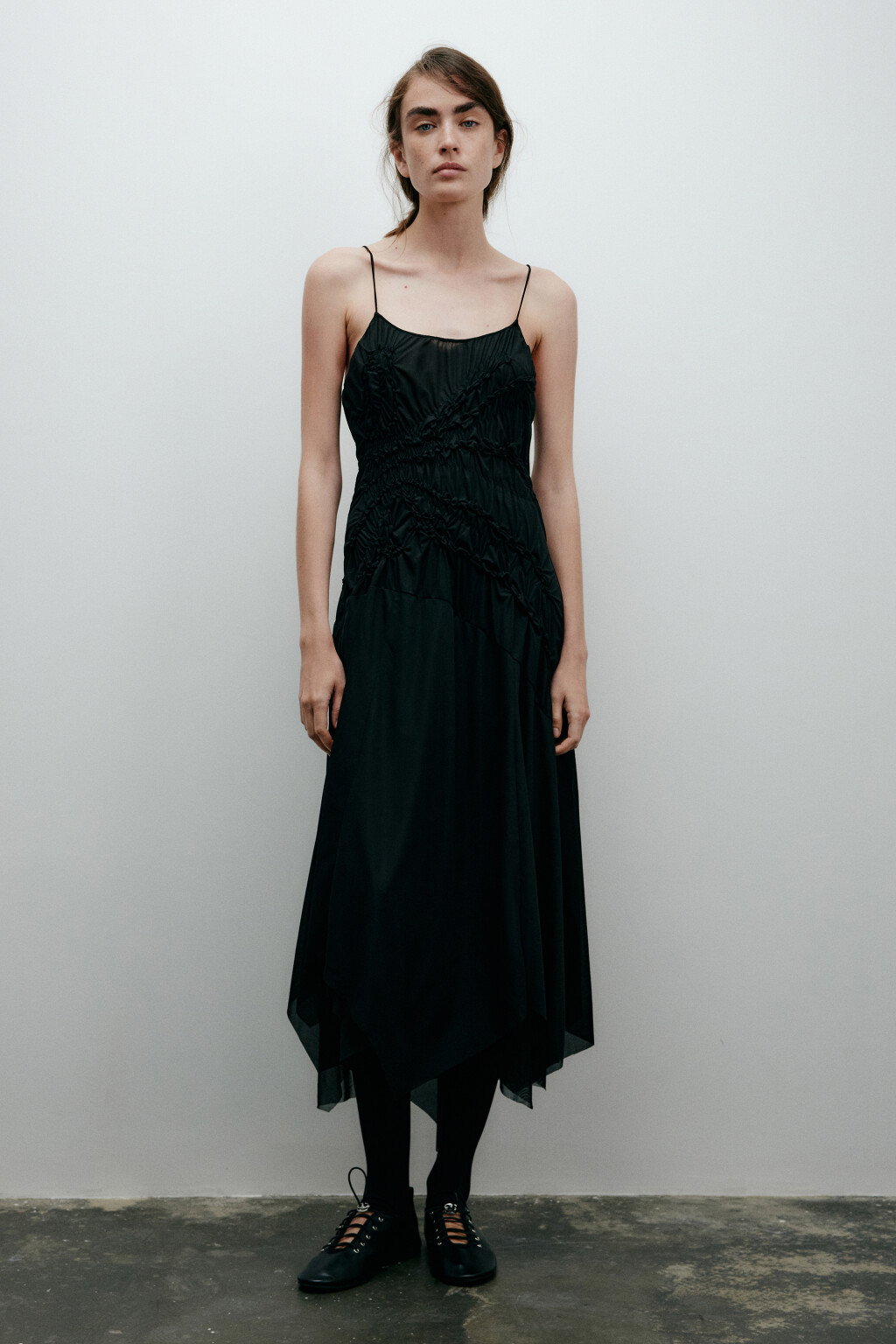 Платье асимметричное на бретельках - цвет черный - 5