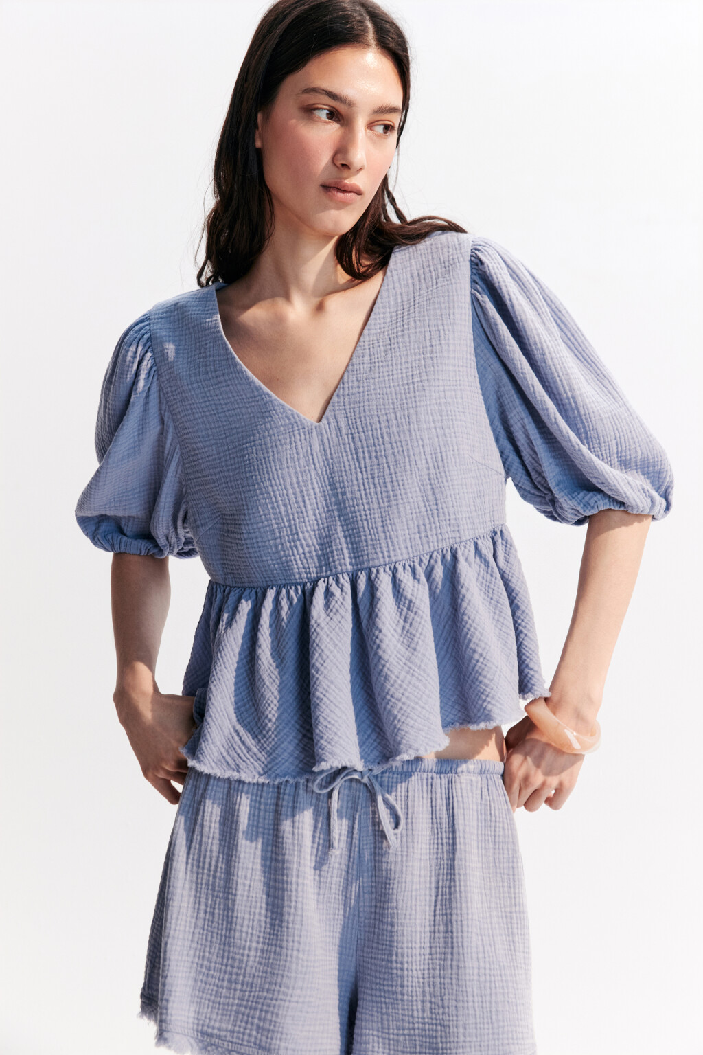 Блузка из муслина с баской и вырезом - цвет голубой - 1