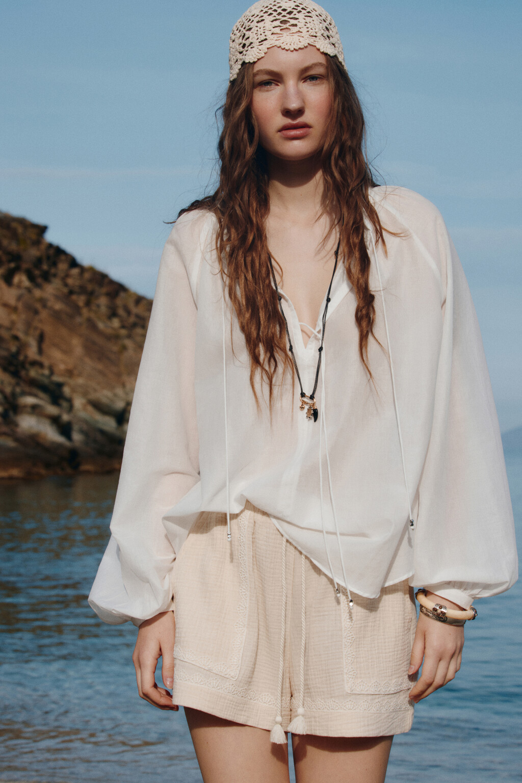 Блузка хлопковая с завязками на груди - цвет белый - 7