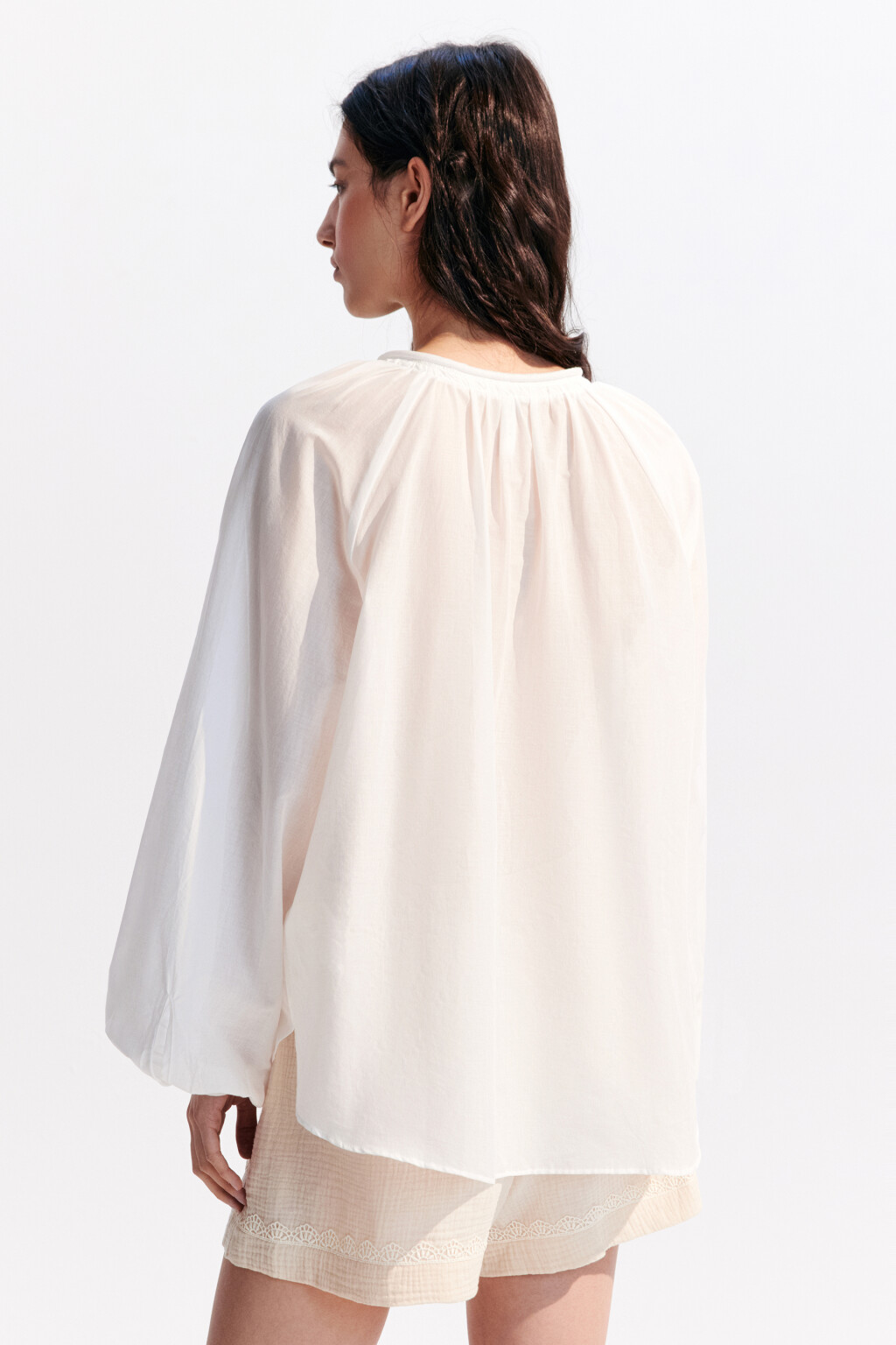 Блузка хлопковая с завязками на груди - цвет белый - 3