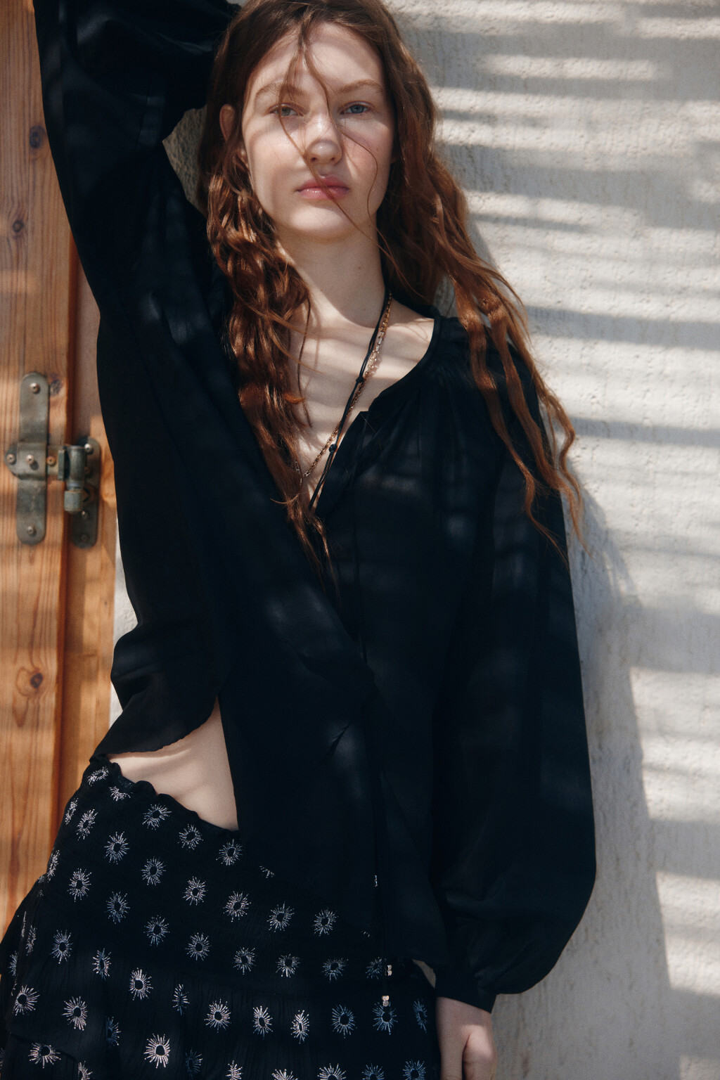 Блузка хлопковая с завязками на груди - цвет черный - 7