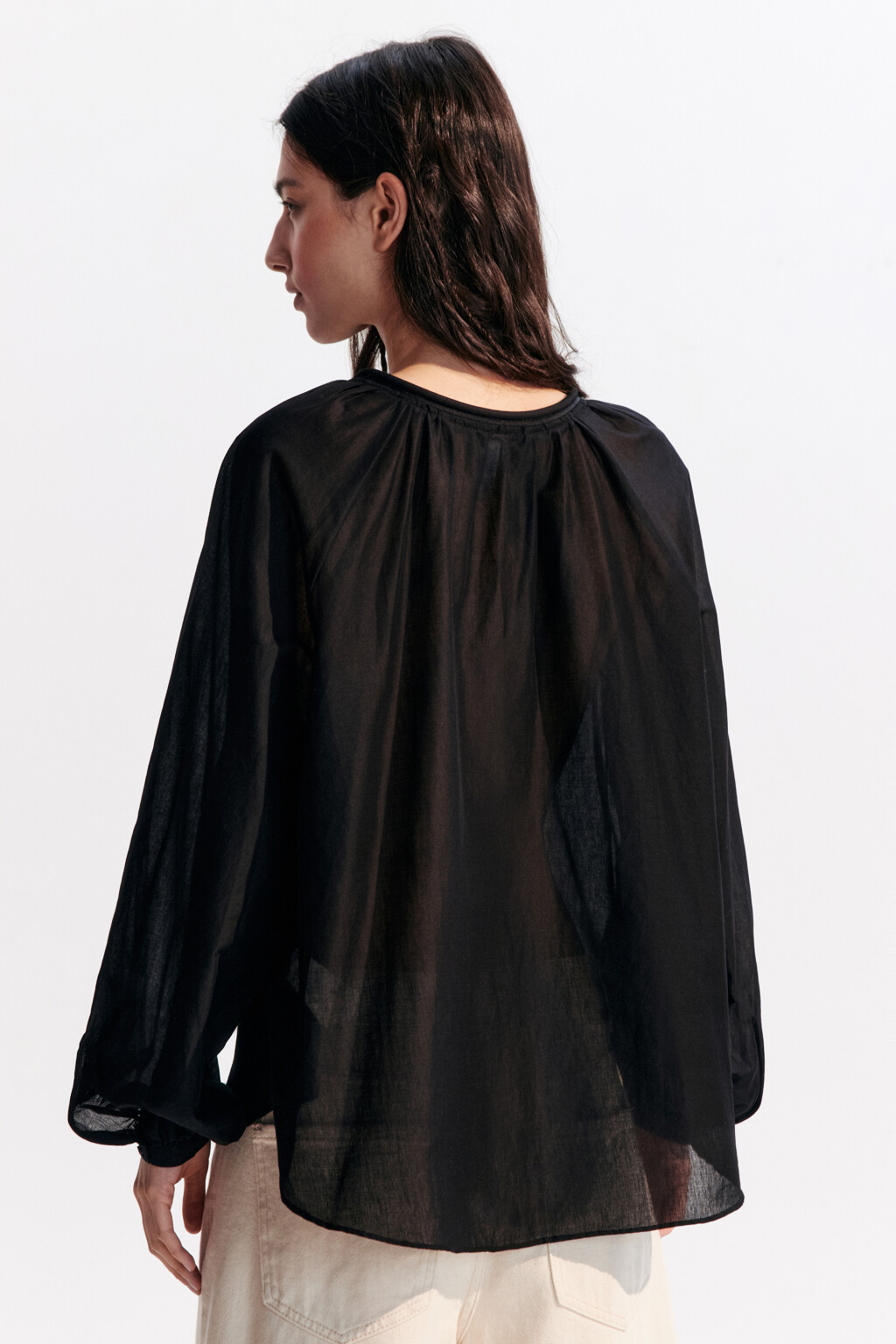 Блузка хлопковая с завязками на груди - цвет черный - 3