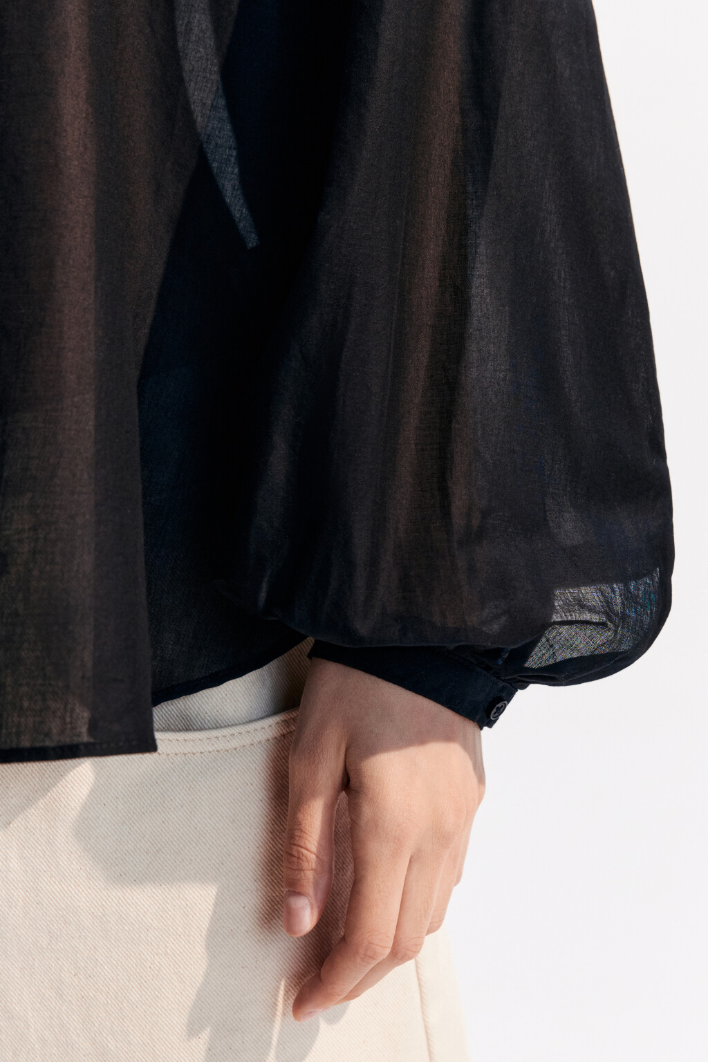 Блузка хлопковая с завязками на груди - цвет черный - 6