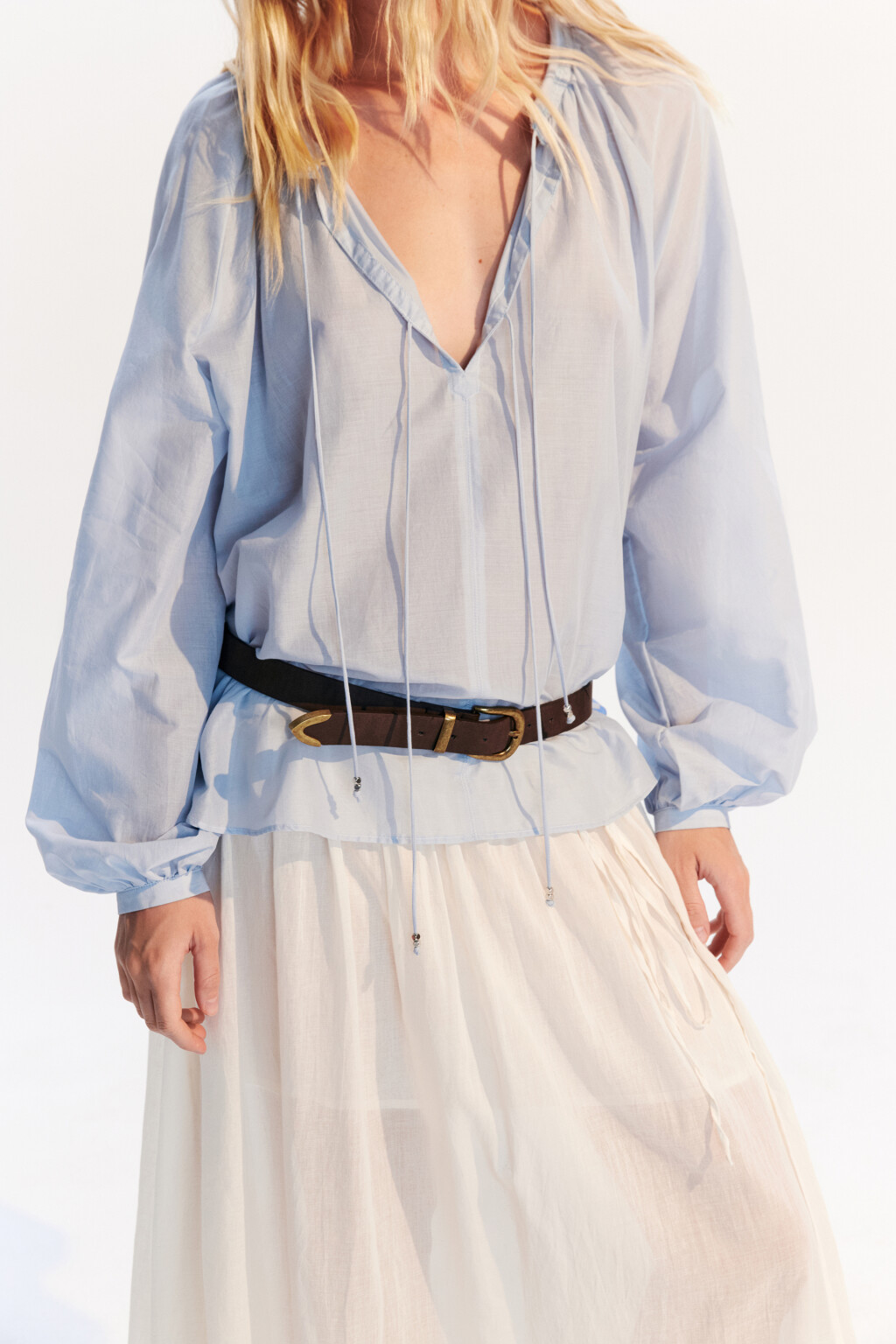 Блузка хлопковая с завязками на груди - цвет голубой - 2