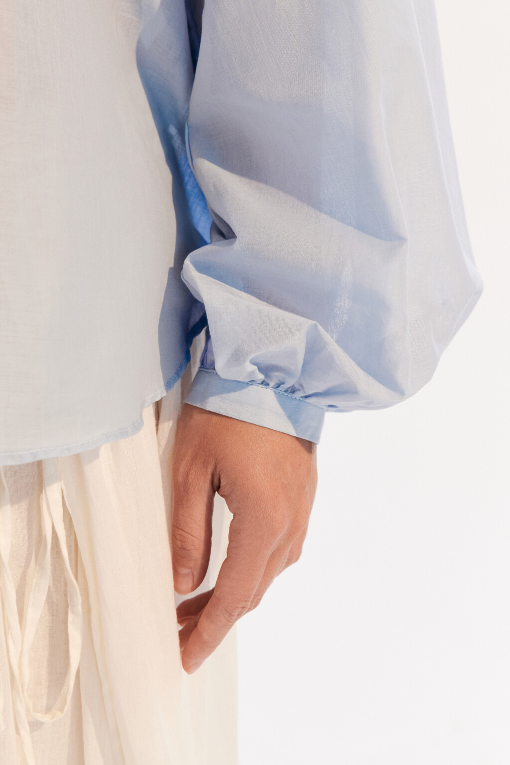 Блузка хлопковая с завязками на груди - цвет голубой - 7