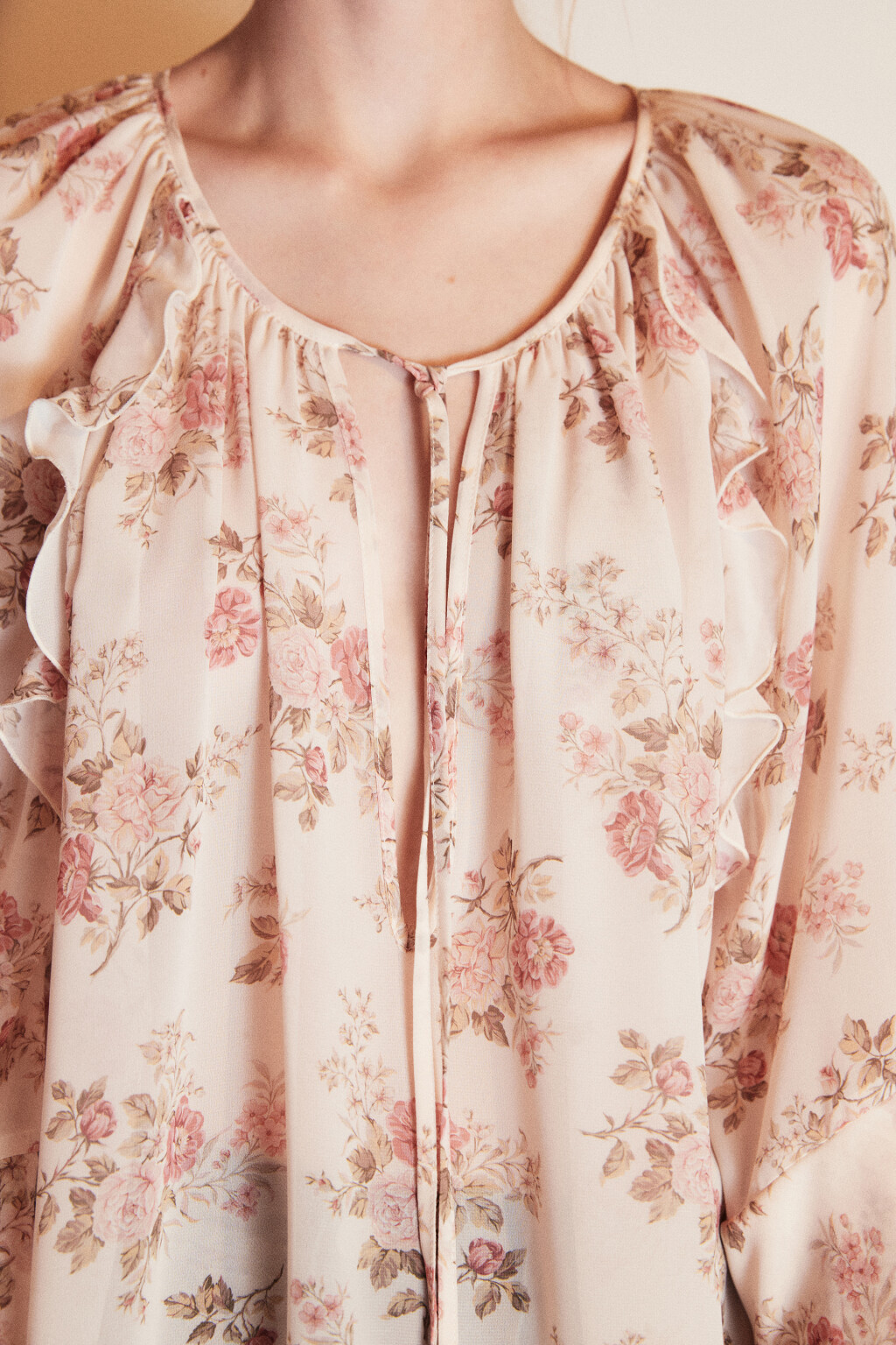 Блузка шифоновая с воланами - цвет бежевый - 6