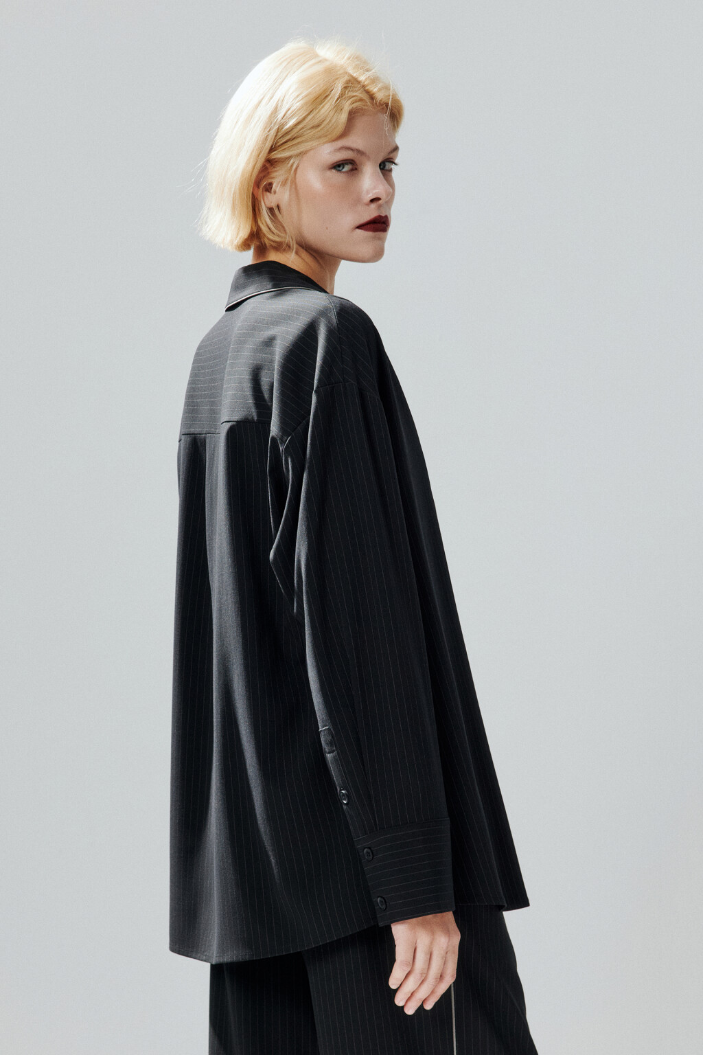 Рубашка oversize в полоску - цвет черный - 4