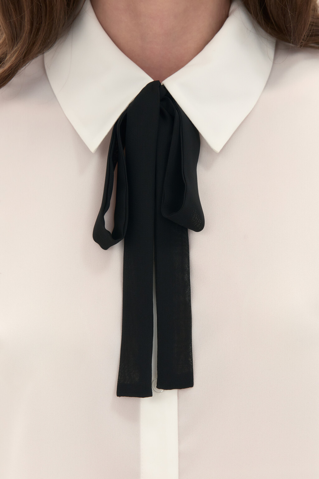 Блузка с галстуком и оборками на манжетах - цвет белый - 6