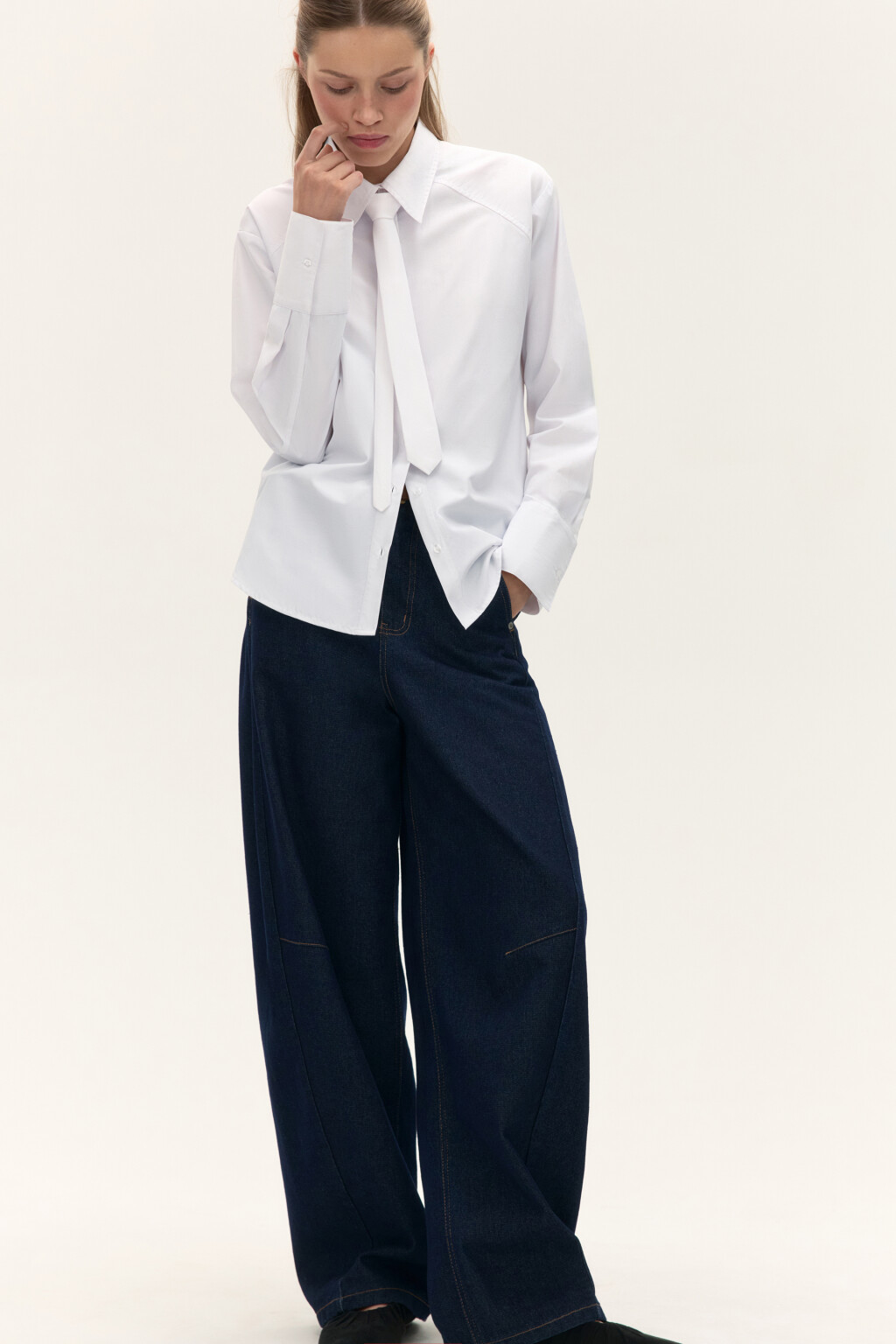 Блузка-рубашка прямая с галстуком - цвет белый - 2