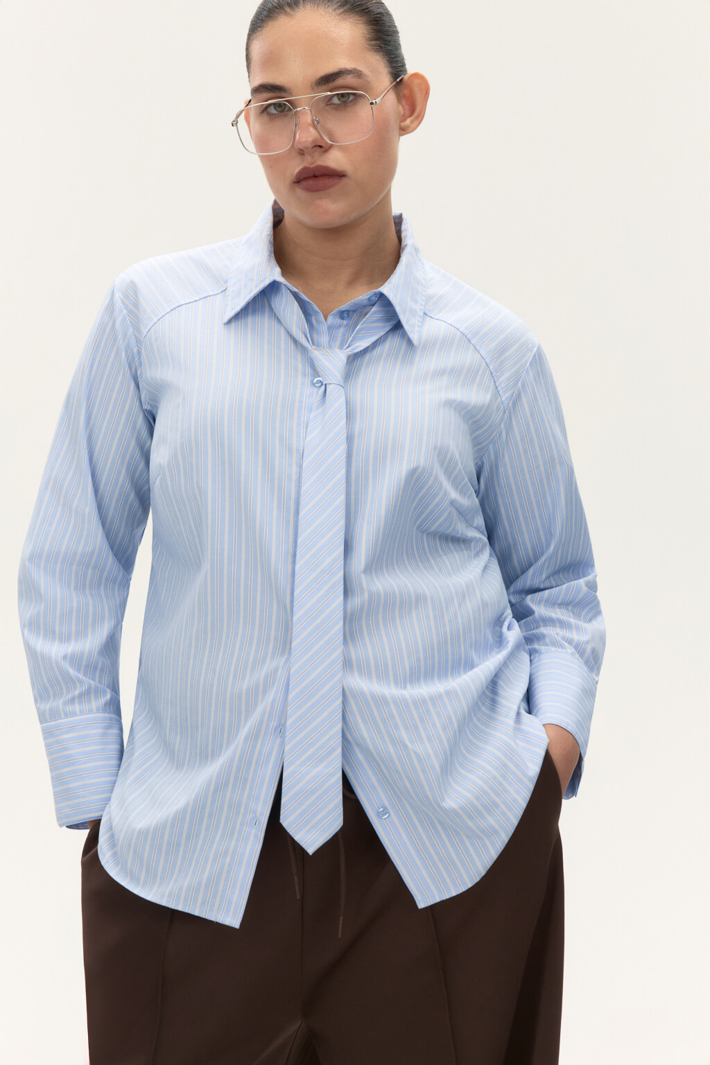 Блузка-рубашка прямая с галстуком - цвет голубой - 1