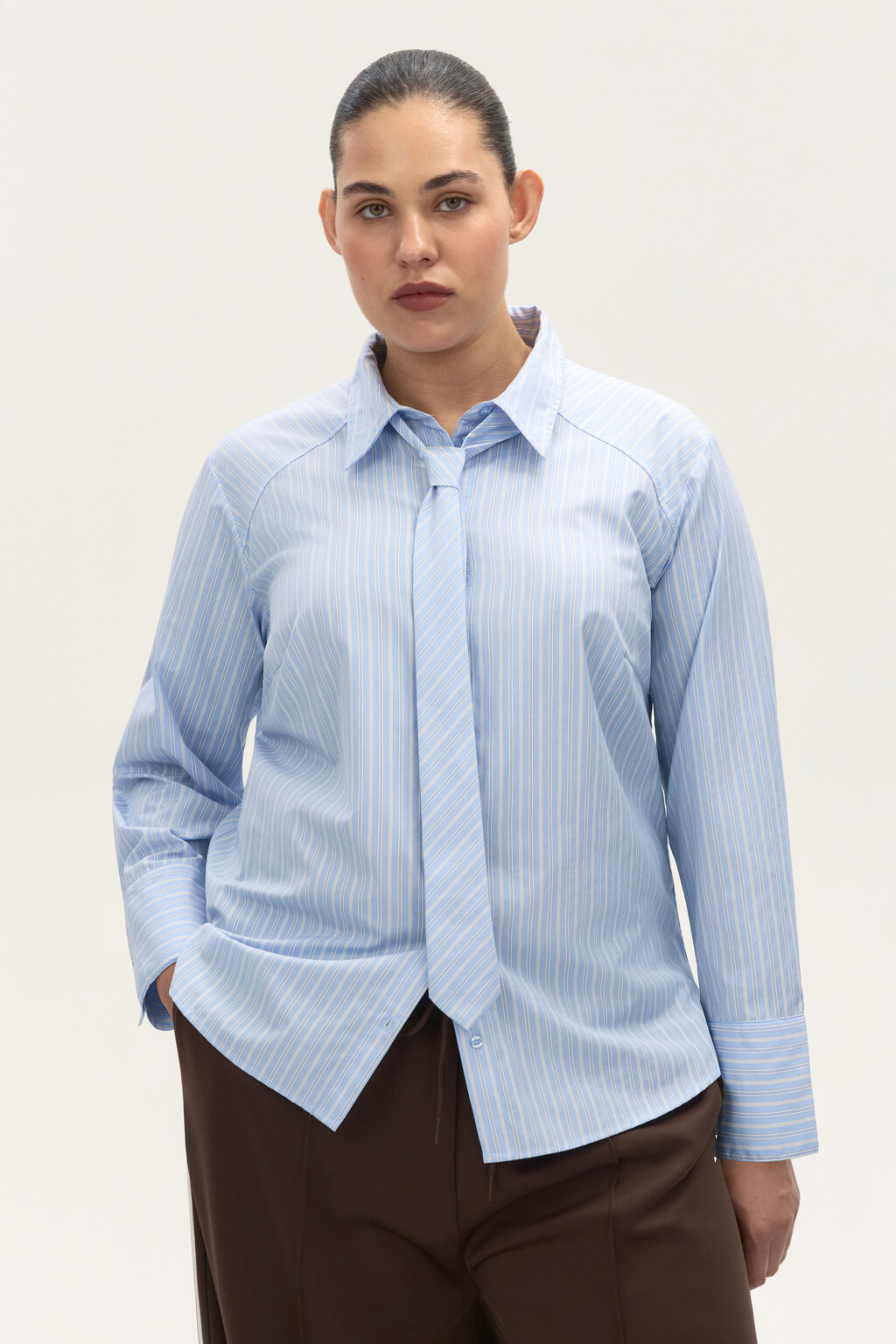 Блузка-рубашка прямая с галстуком - цвет голубой - 2