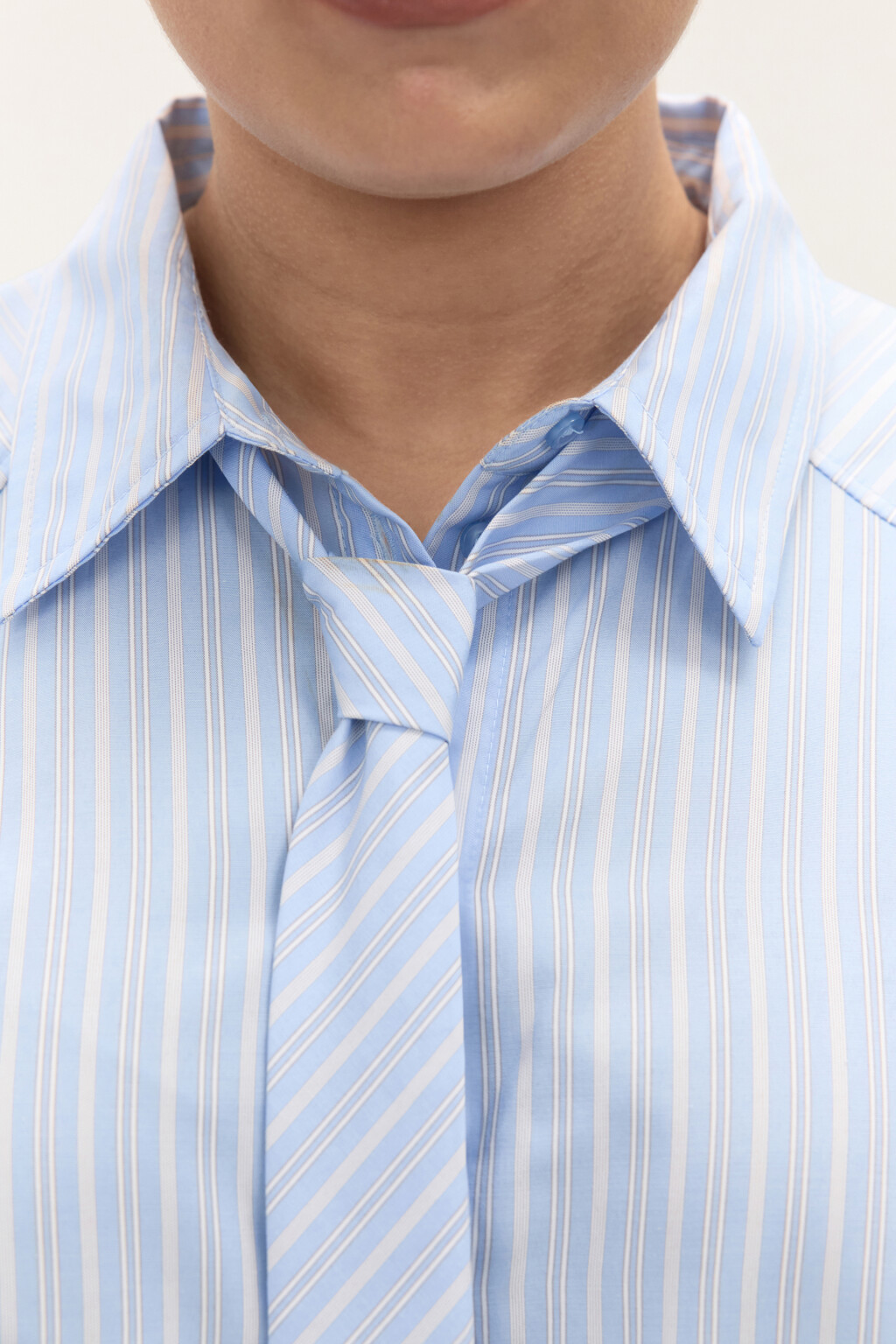Блузка-рубашка прямая с галстуком - цвет голубой - 5
