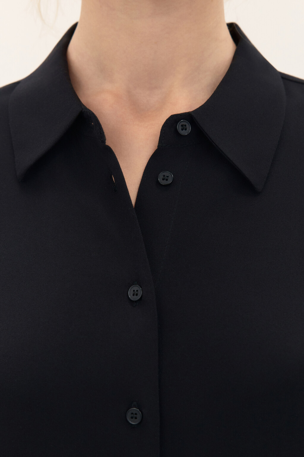 Блузка-рубашка классическая из вискозы - цвет черный - 5