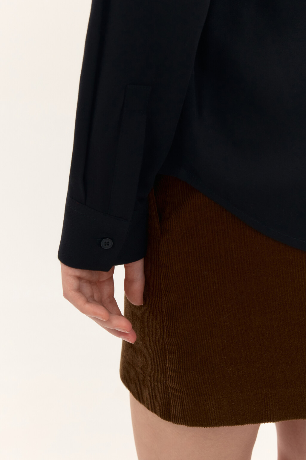 Блузка-рубашка классическая из вискозы - цвет черный - 6