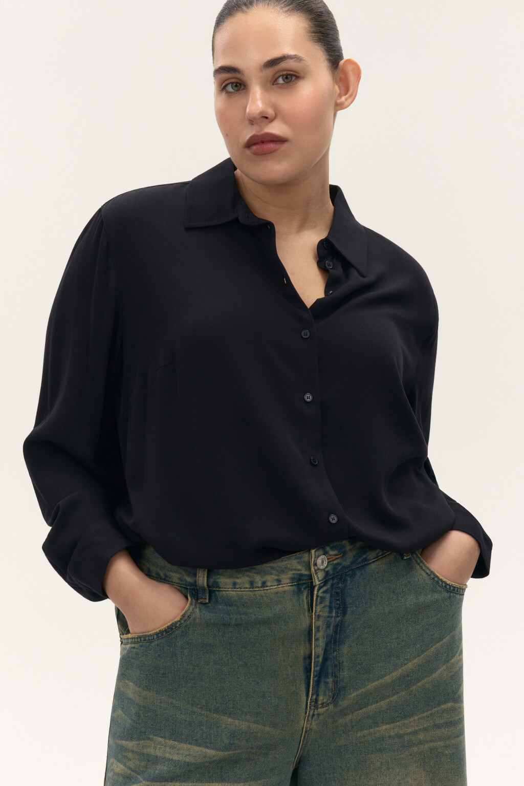 Блузка-рубашка классическая из вискозы - цвет черный - 1