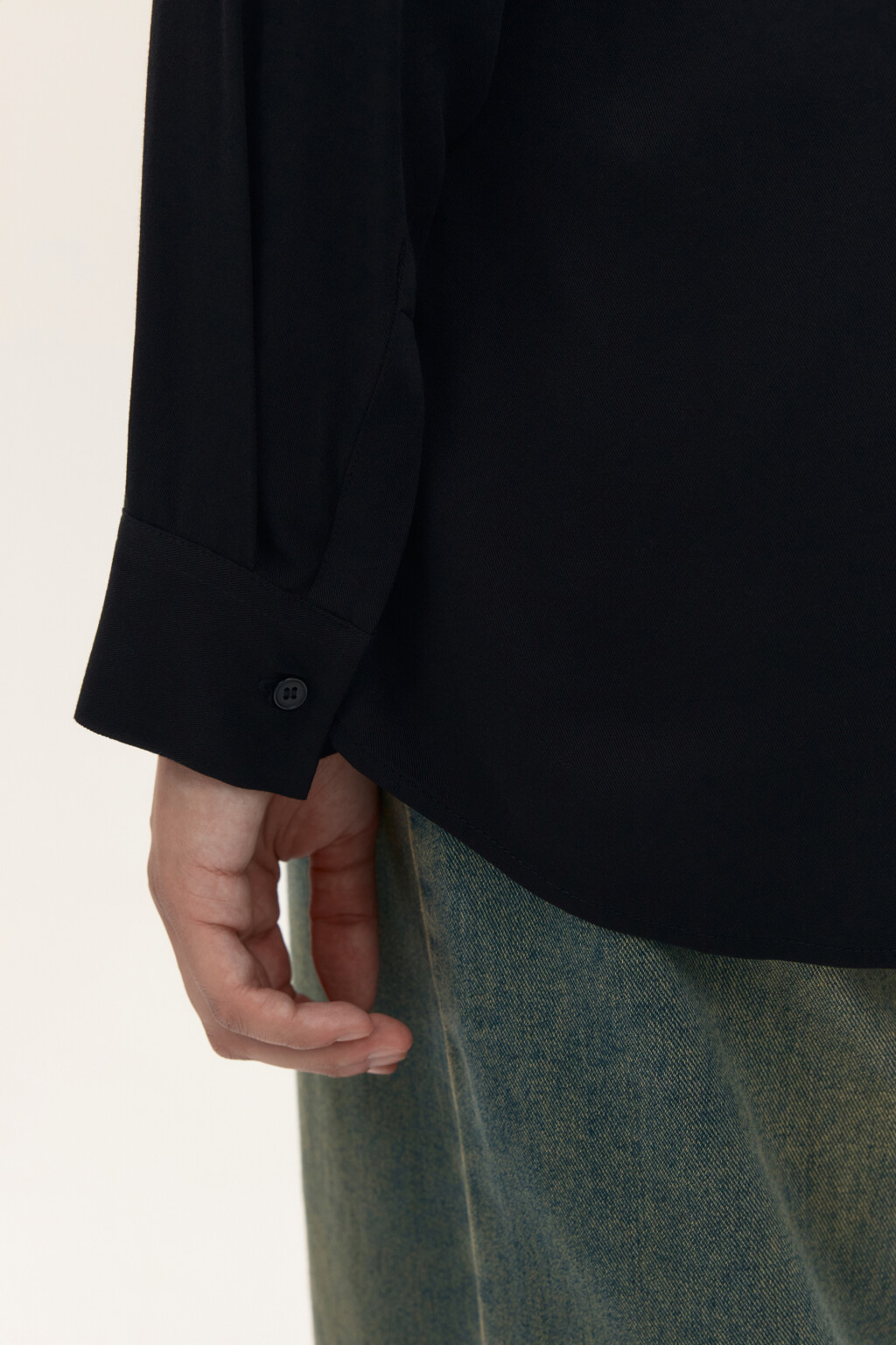 Блузка-рубашка классическая из вискозы - цвет черный - 6